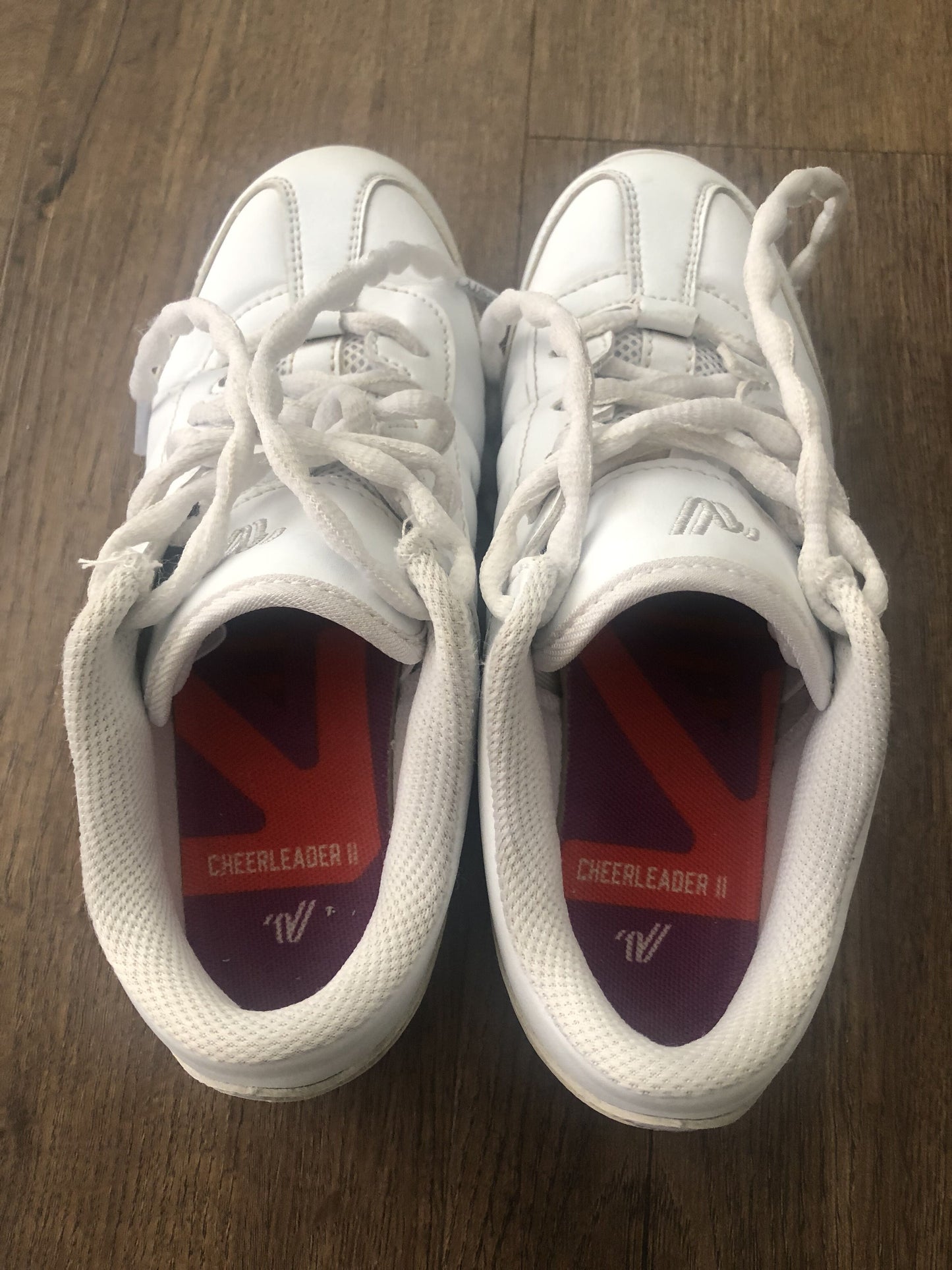 #124 Varsity Cheerleading Shoes Girls Size 4.5