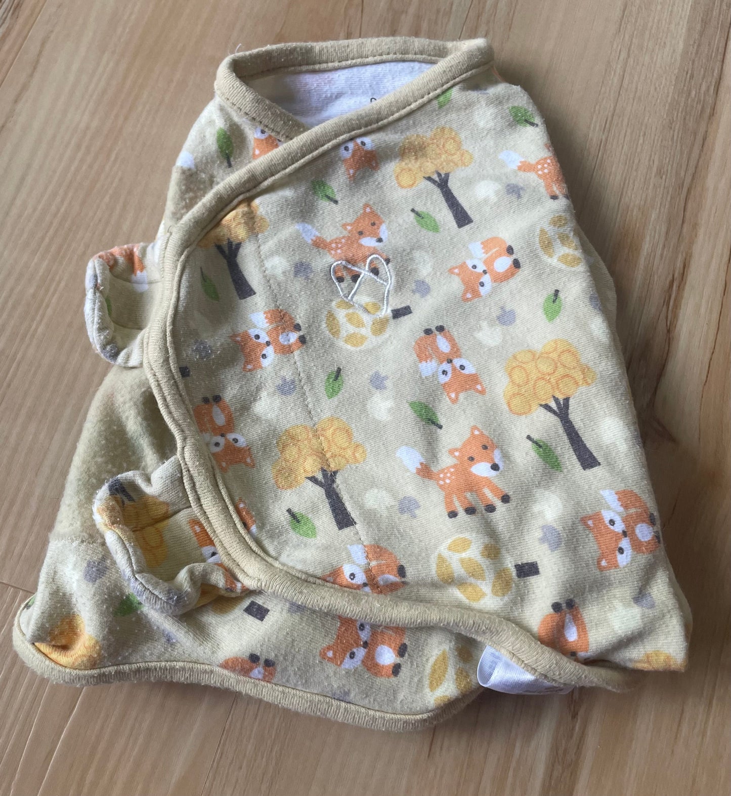 Seller 202 - SwaddleMe - Velcro fox swaddle - size small
