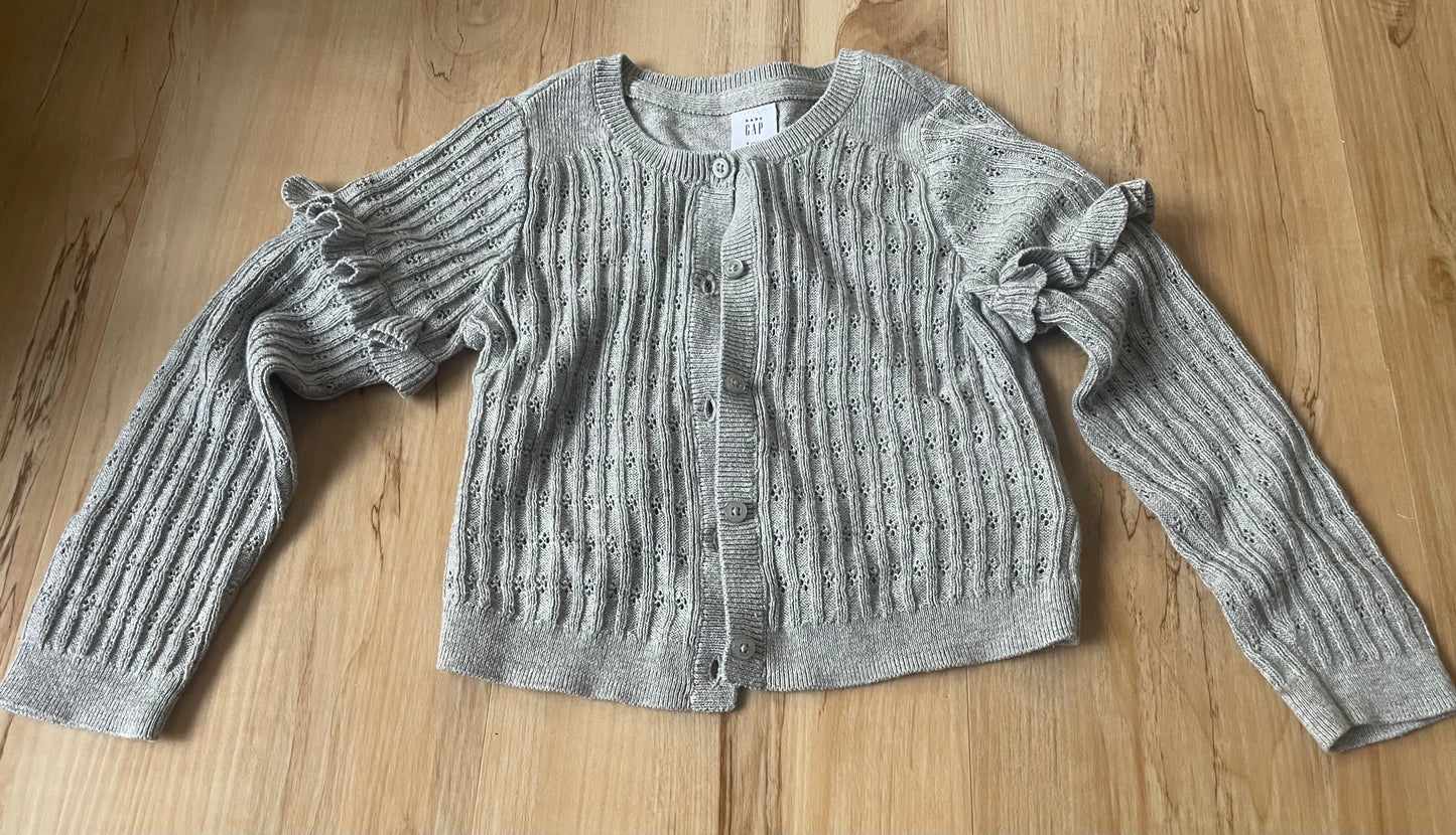 Seller 202 - Gap - grey sweater - size 4T