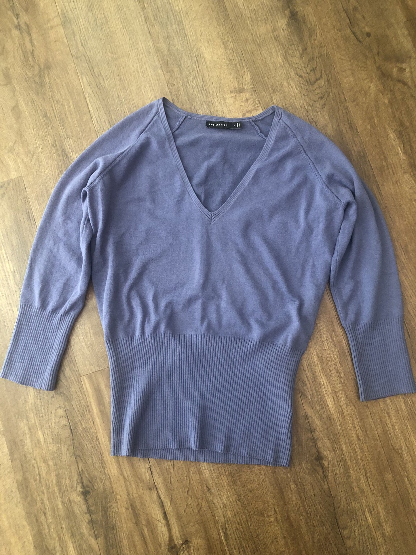 #124 EUC The Limited Women's Blue V-Neck Sweater Size L