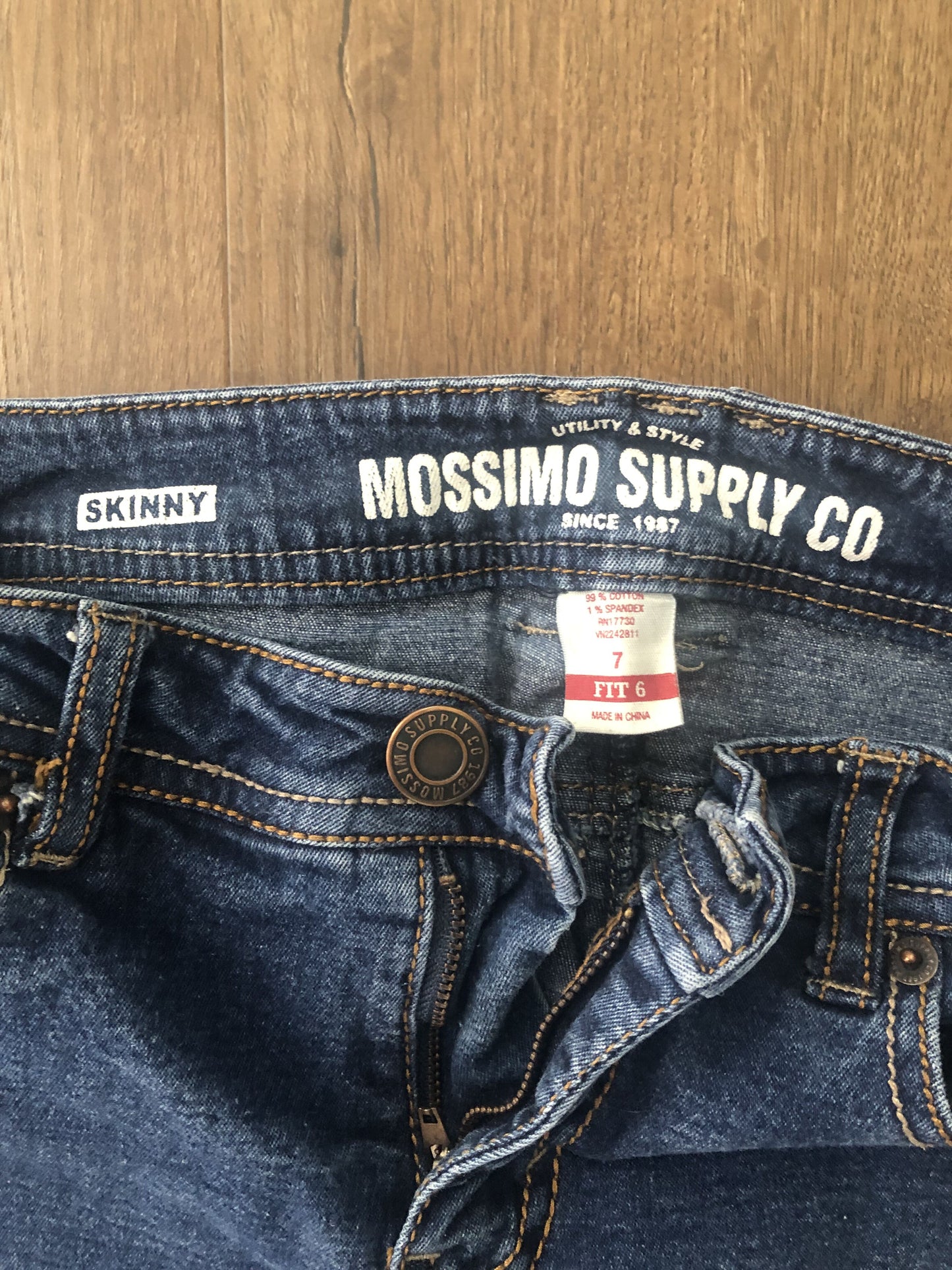 #124 Women's Skinny Jeans Size 6
