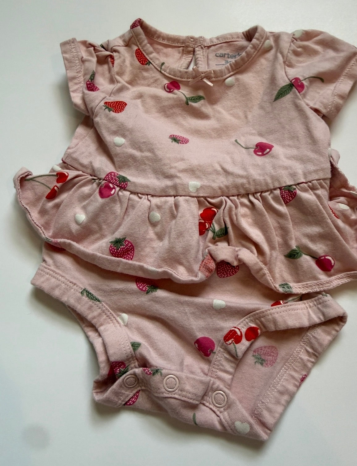 #116 Carter’s onesie bundle (5) girls 3 months