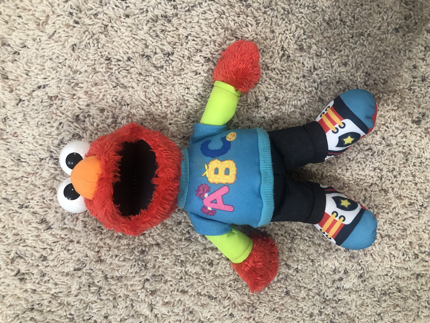 #124 Elmo Sing with Me Musical Interactive Stuffed Plush