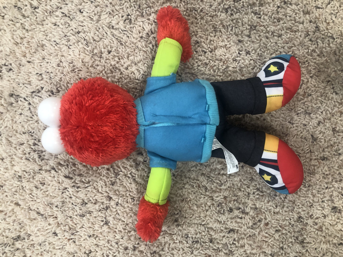 #124 Elmo Sing with Me Musical Interactive Stuffed Plush