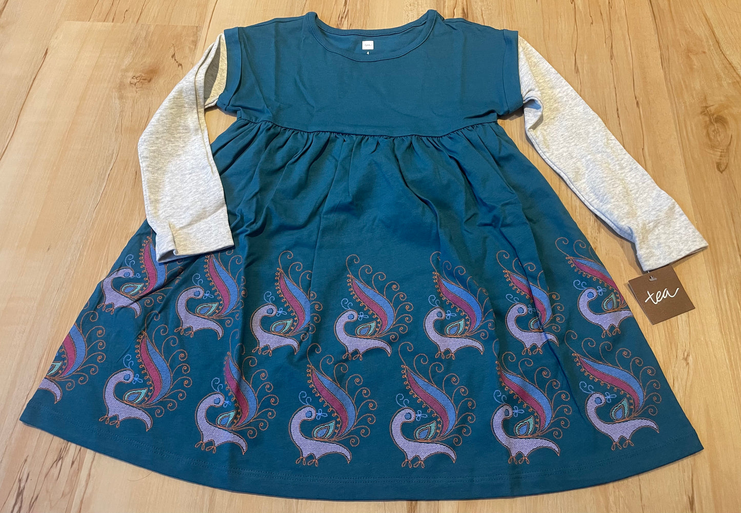 Seller 202 - NEW- Tea collection - dress - size 4T