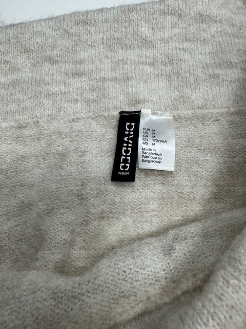 #222 Women's H&M Lightweight Off Shoulder Sweater Sz M
