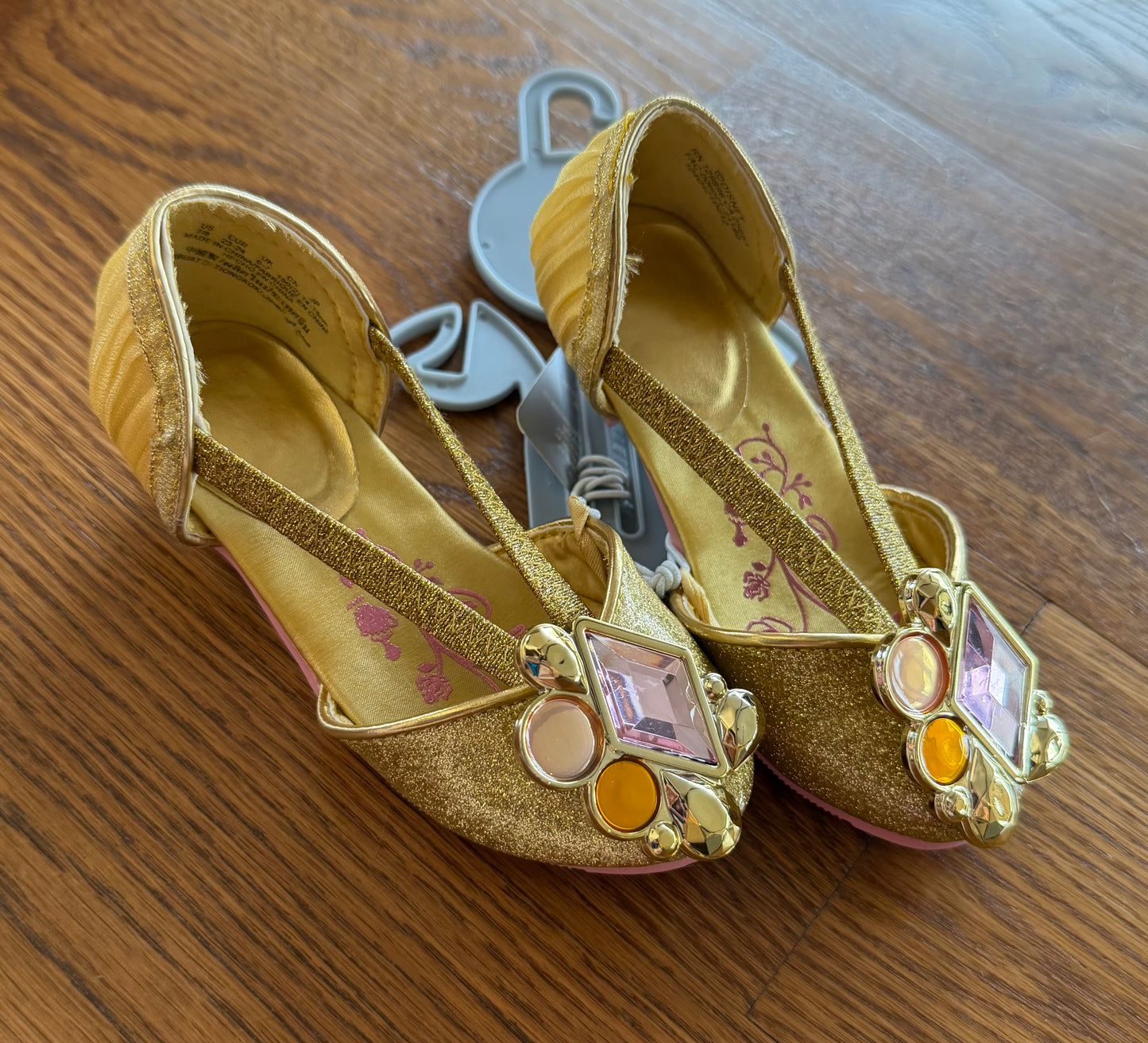 52 - Girls 7/8 Belle Shoes NWT