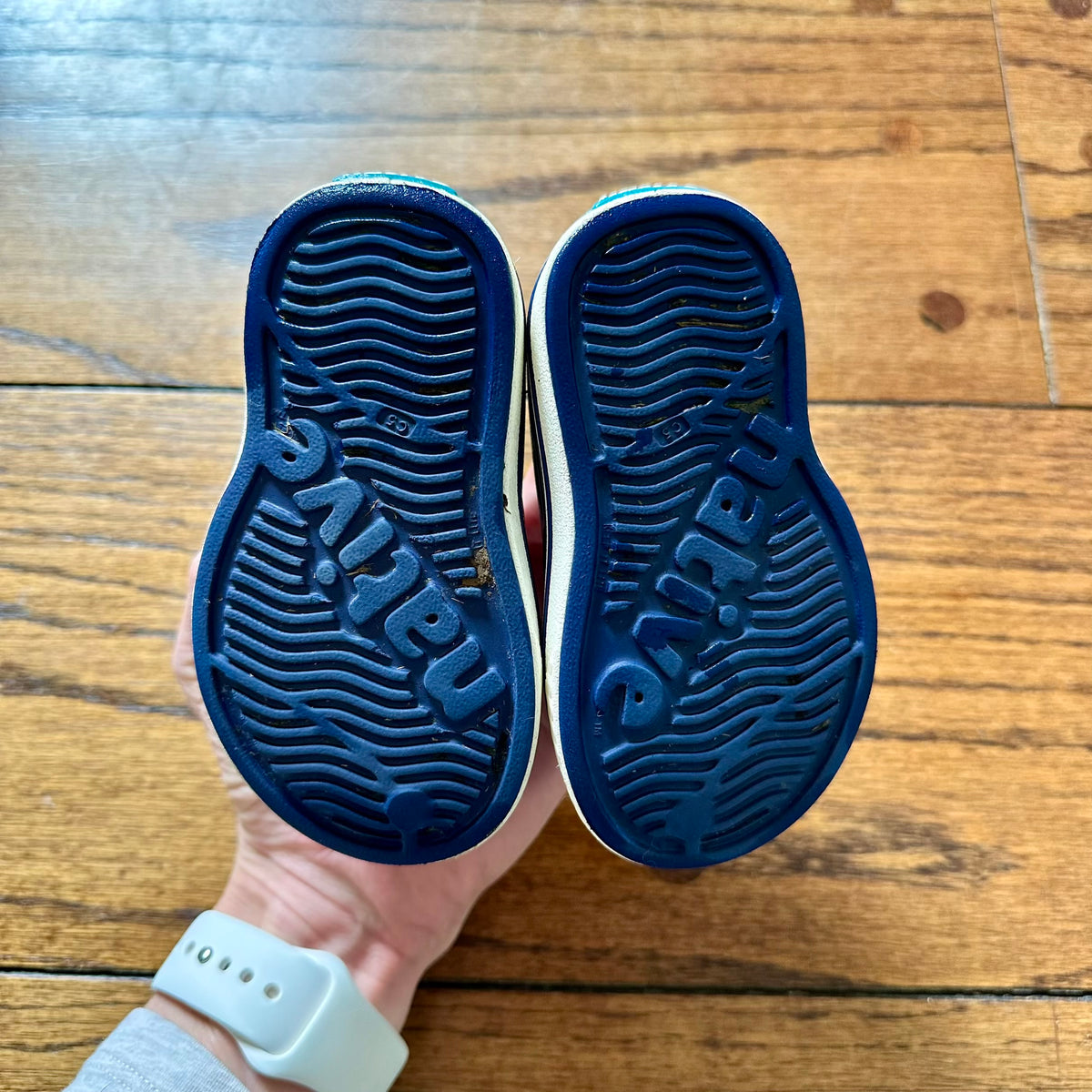#113 EUC Boys Native Miles Navy Shoes, size 5