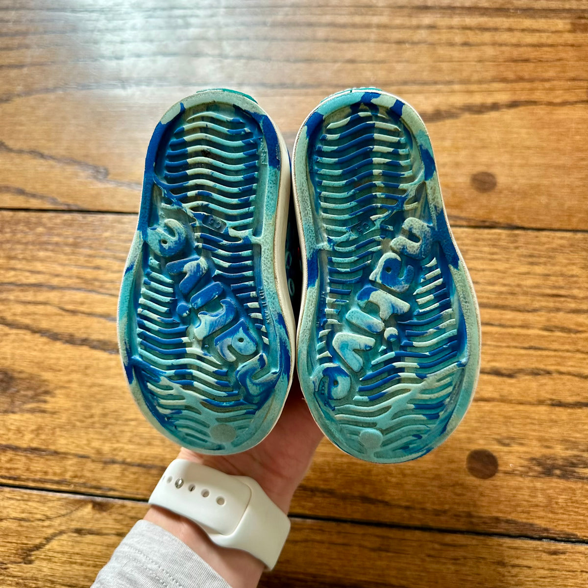 #113 EUC Boys Native Jefferson Blue Tye-dye Shoes, size 5
