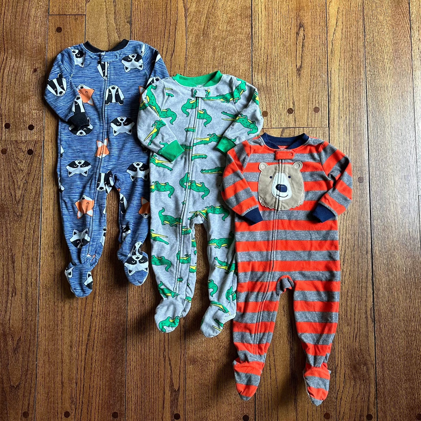 #95 EUC Boys Carters Set of 3 Fleece Sleepers, Orange Bear / Green Alligator / Blue Raccoon+Fox, size 12 months