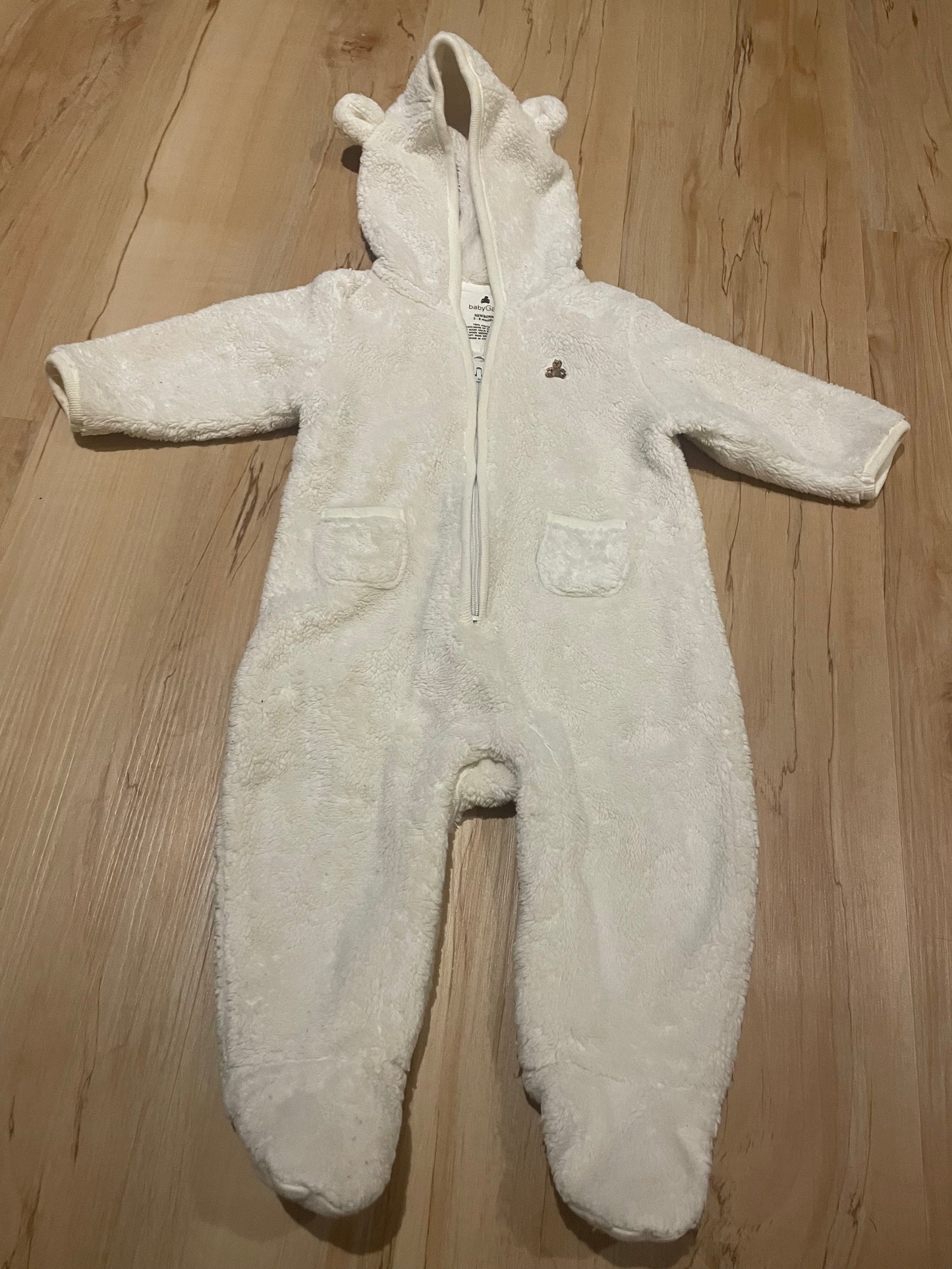 Seller 202 - Gap - white bodysuit - size 3-6 mo