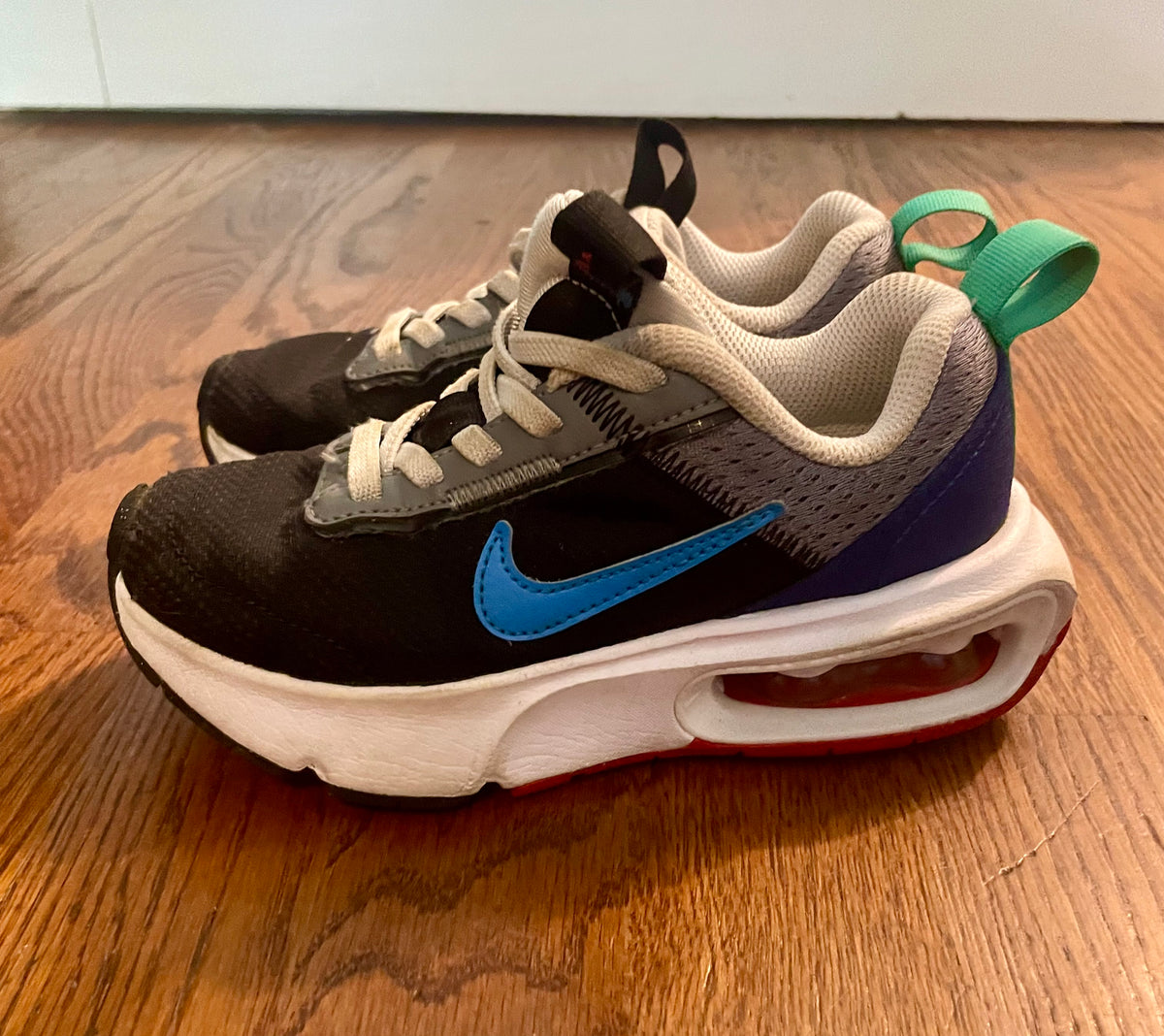 Seller #73 Boys Nike Sneakers Size 11