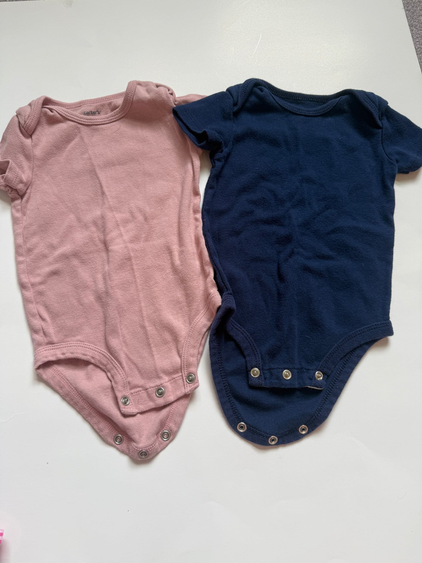 #116 carters onesie solid color bundle (2) size 9 months