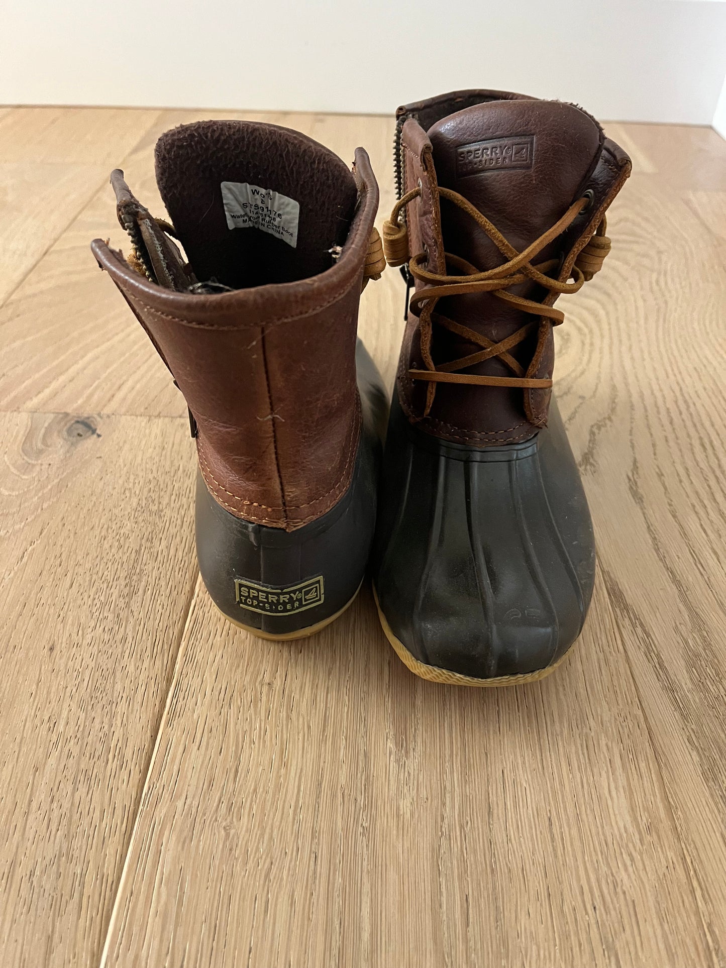 #110 Sperry Women's Size 8 Duck Boots