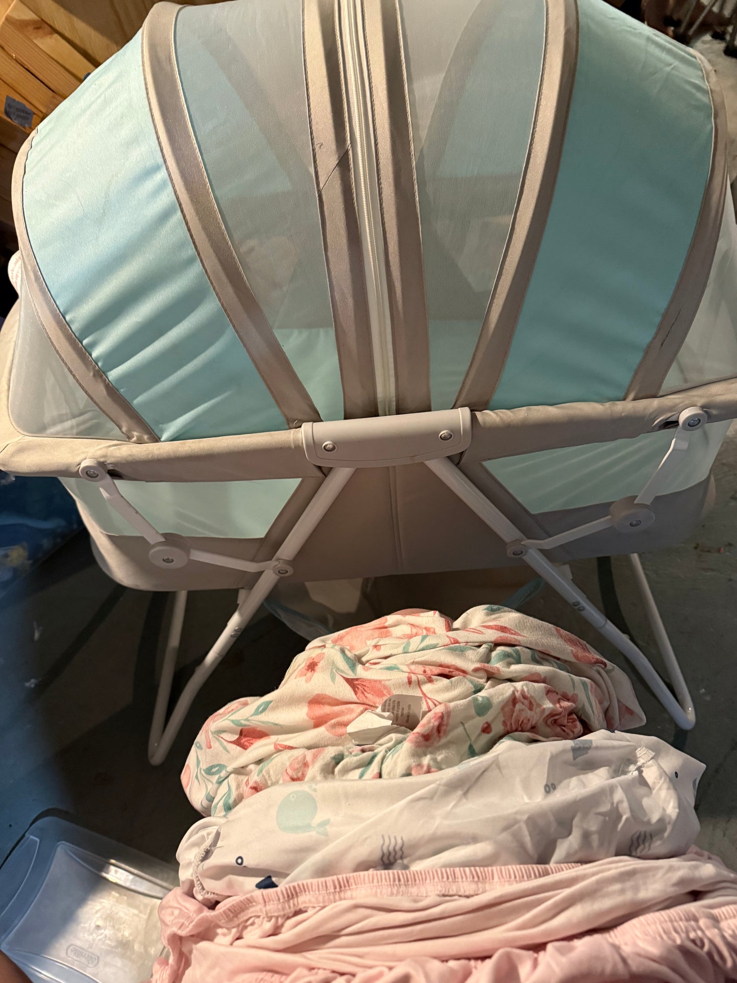 Dream on Me Karley Bassinet with Three Sheets