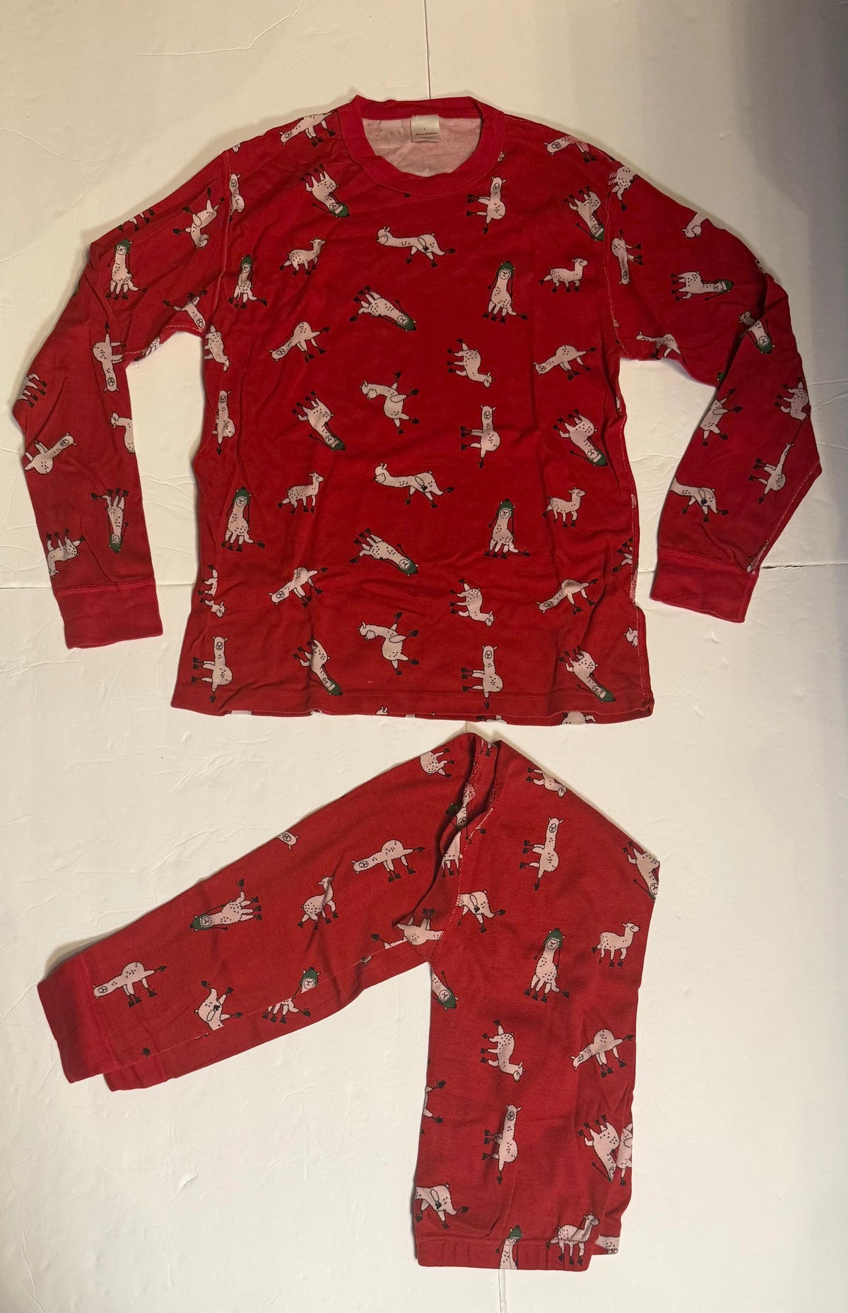 #141 unisex large Hanna Andersson holiday/Christmas llama pajamas parent match in medium kid match in 4