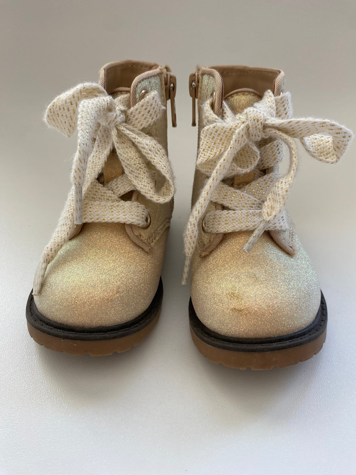 #117, Girls shoes 5c, Cat & Jack gold sparkle boots, VGUC