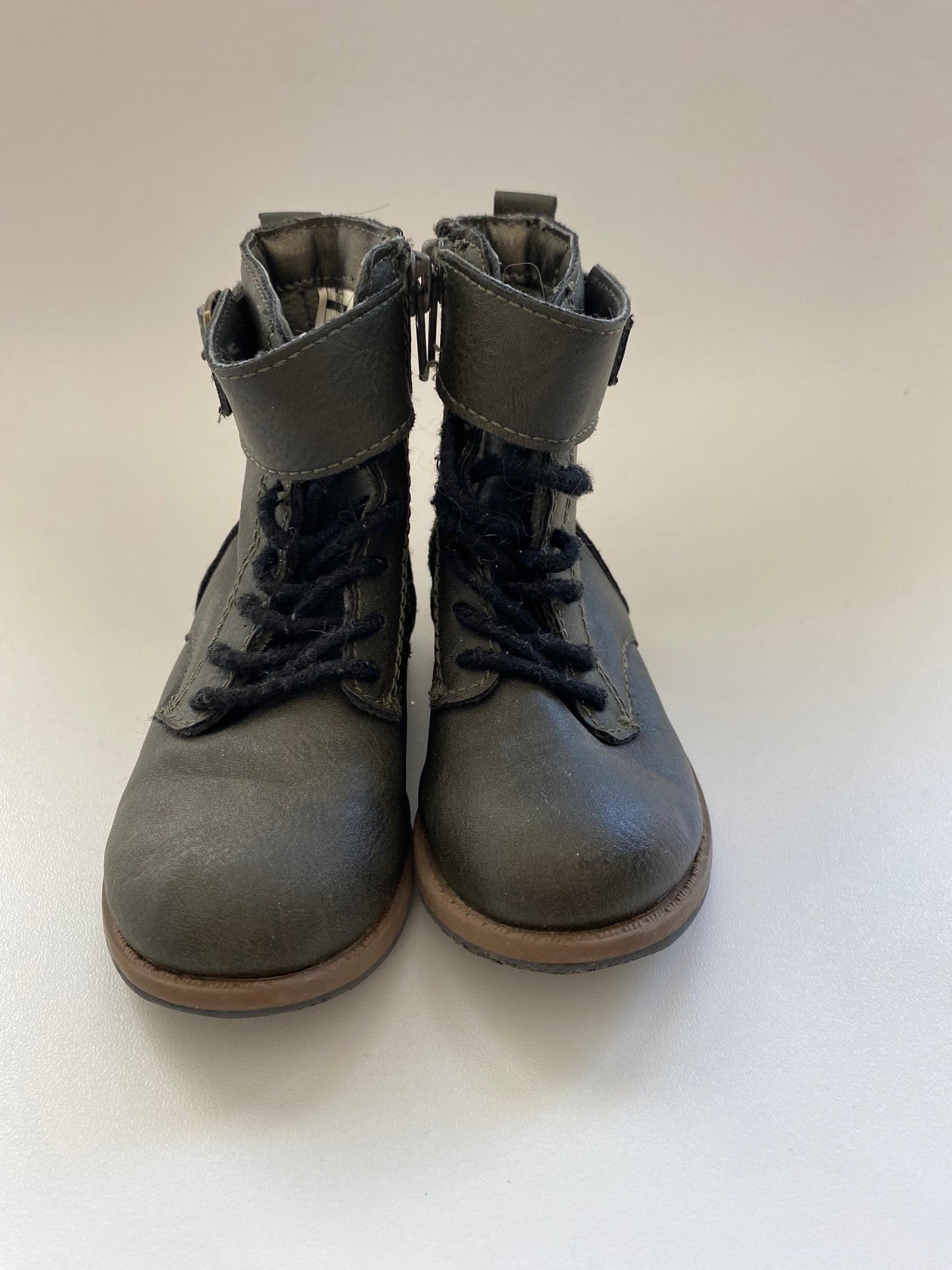#117- Girls 6c, Carter’s black boots, GUC