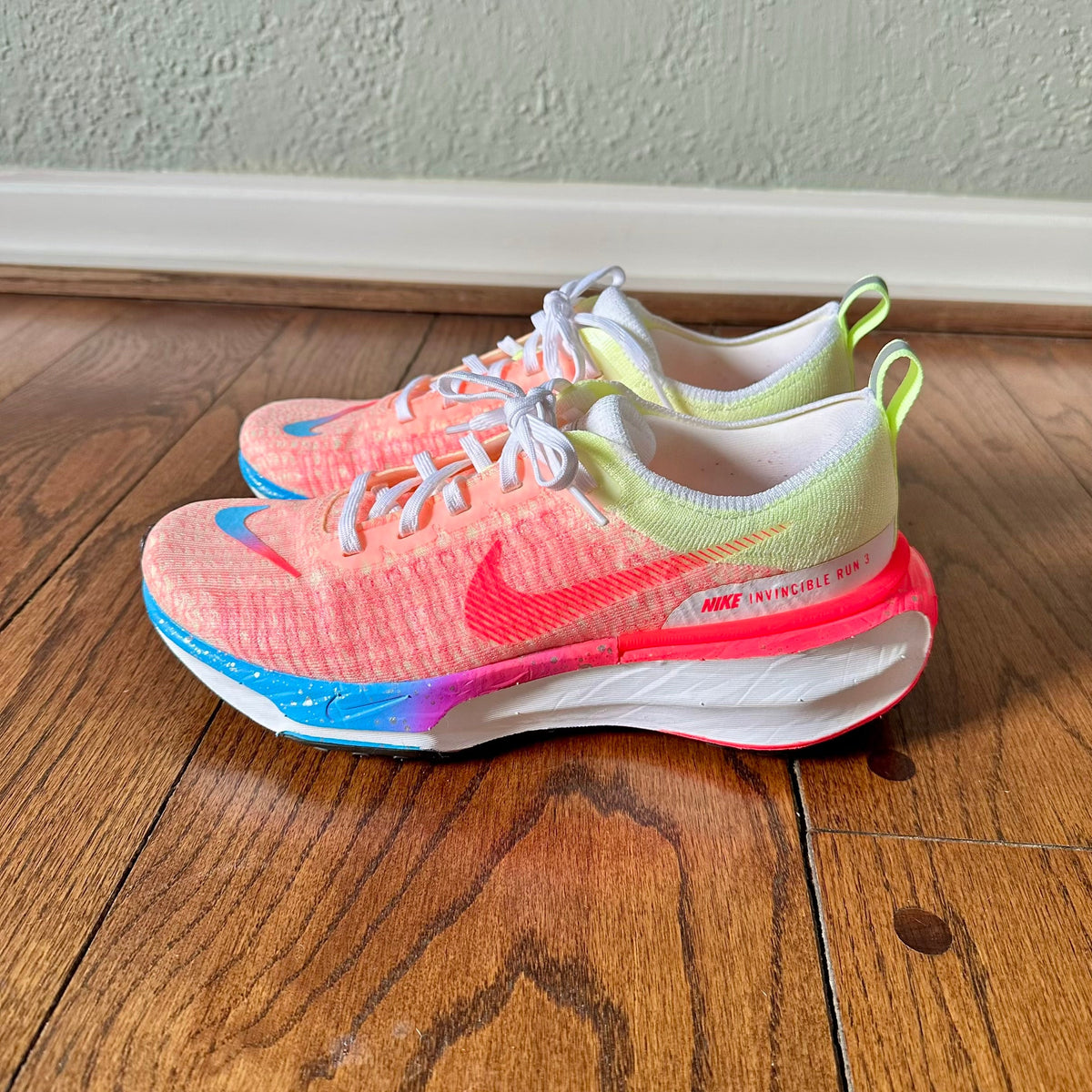 #113 EEUC Women's Nike ZoomX Invincible Run 3 Shoes, pink, size 9