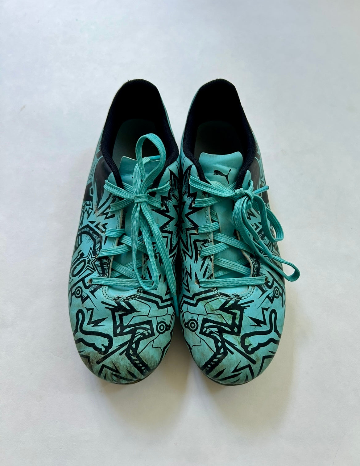 #200 Girls size 4 Teal Puma soccer cleats