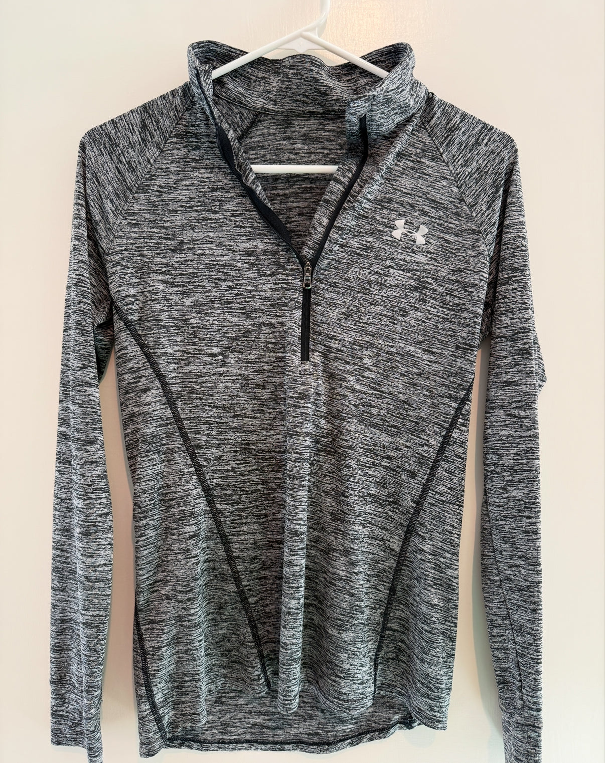 #146 - REDUCED Women's XS Under Armour Gray Quarter Zip