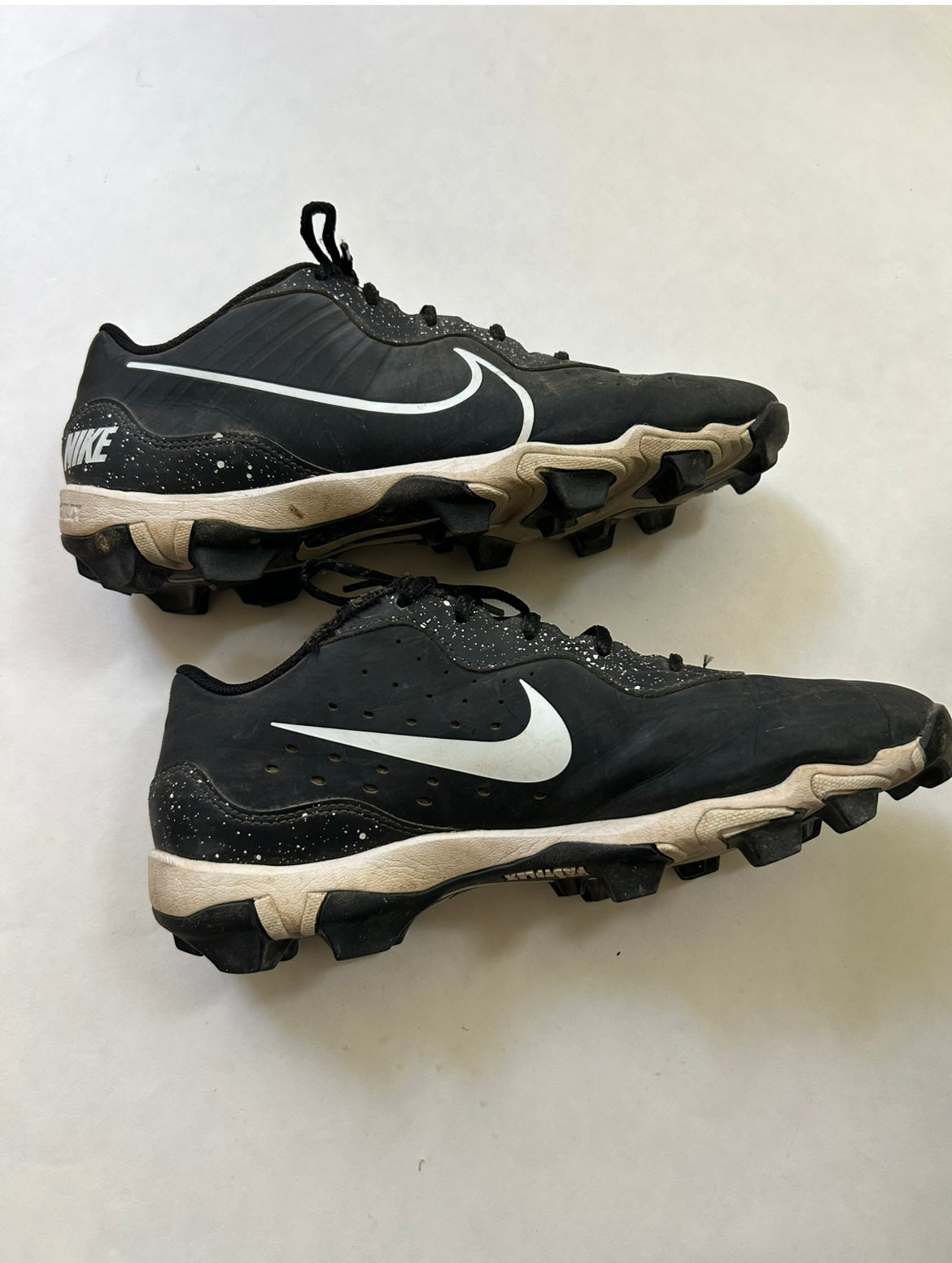 #200 Boys size 10.5 Black Nike baseball cleats