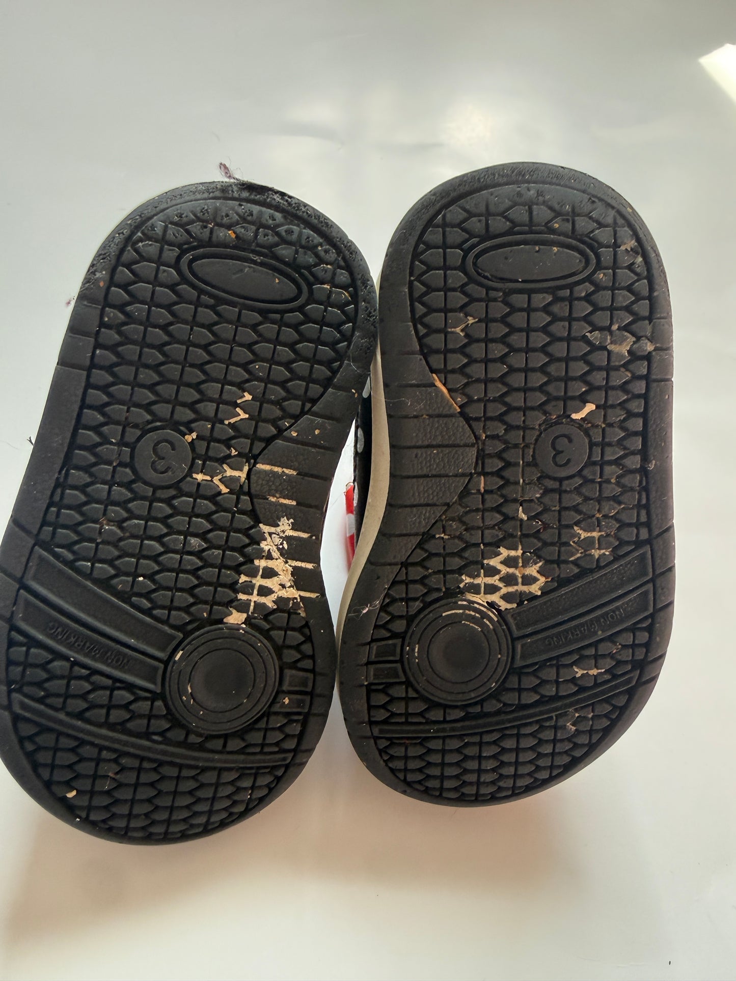 #116 Disney Minnie Mouse gym shoes girls size c3