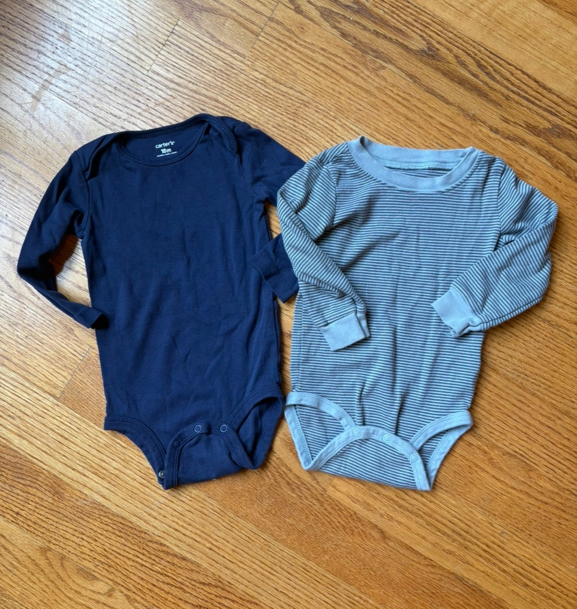 #22 Carter’s 18 months long sleeved onesies