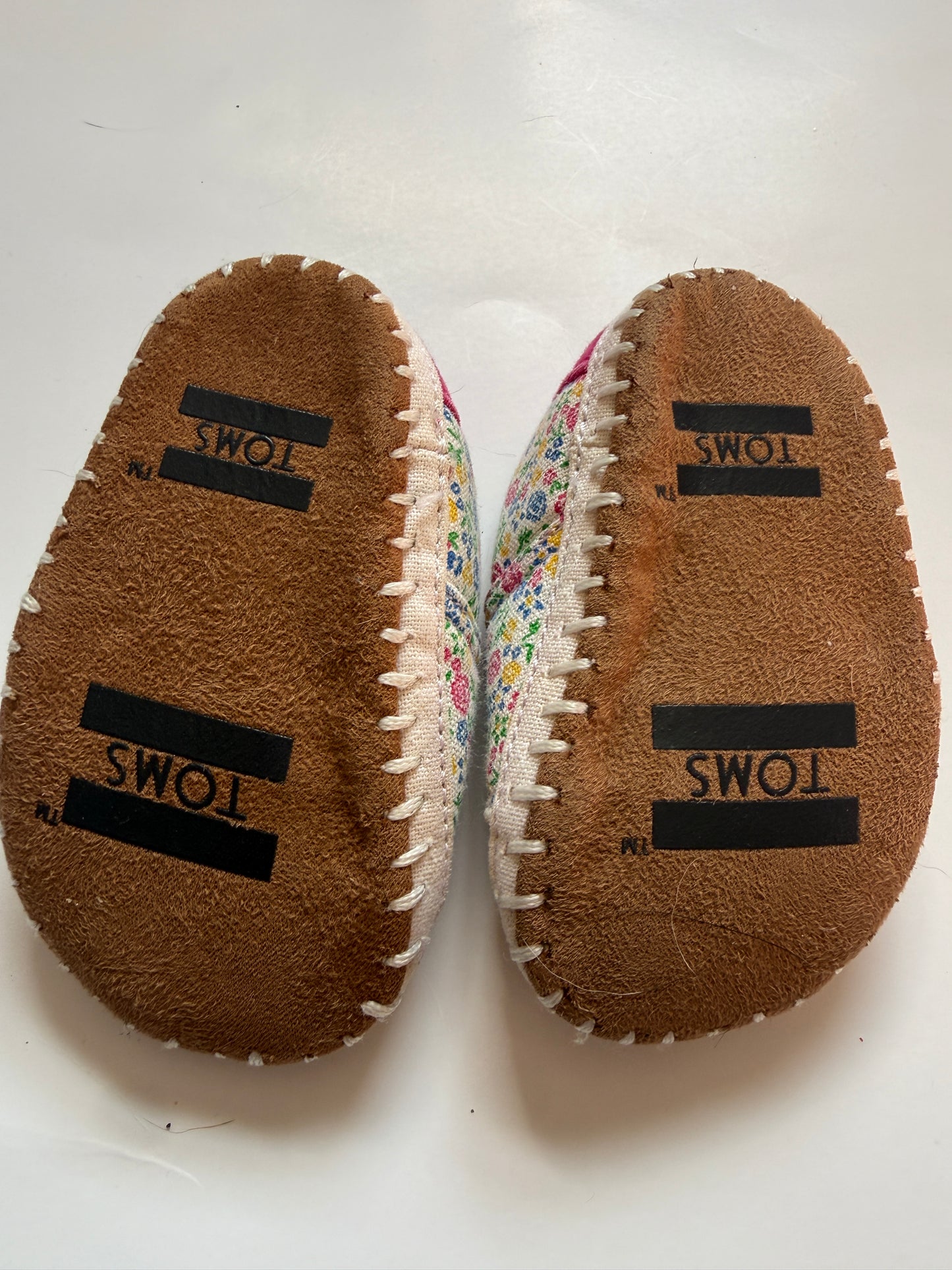 #116 Toms floral baby shoes girls size c2