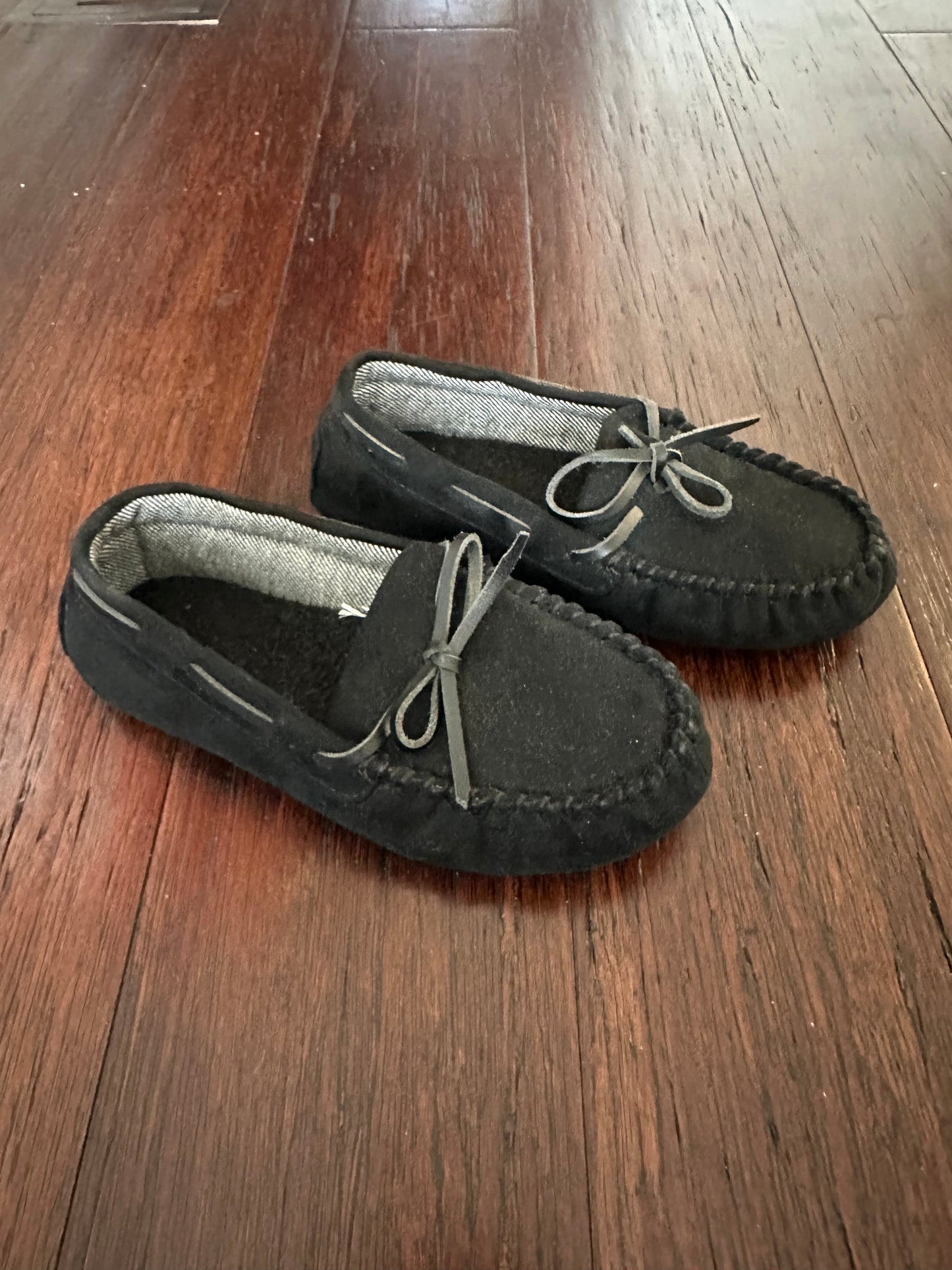 Seller 48, Slippers, Black, NWOT, Boys 1 *REDUCED*