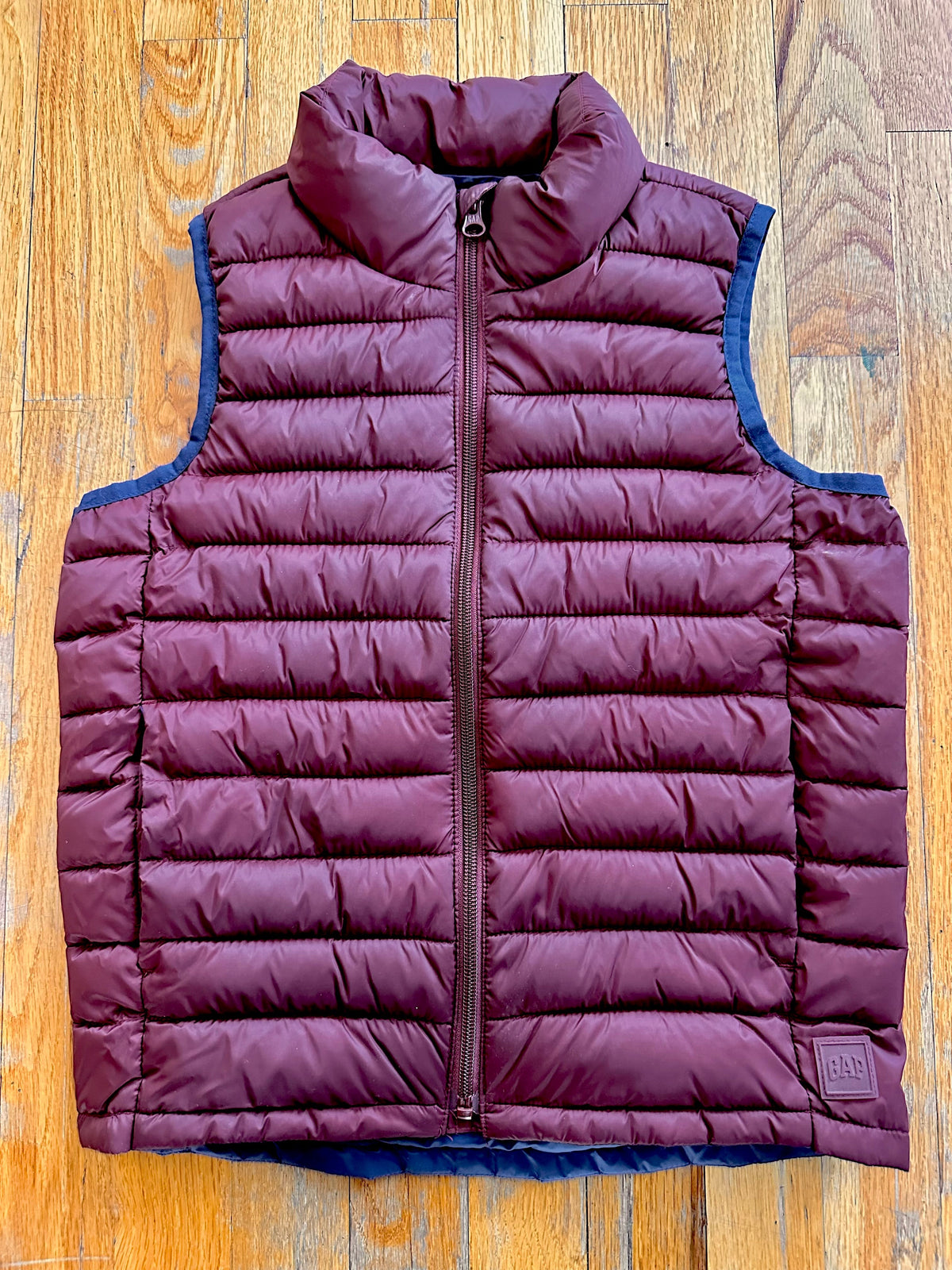 #104 Boy small Gap maroon puffer vest