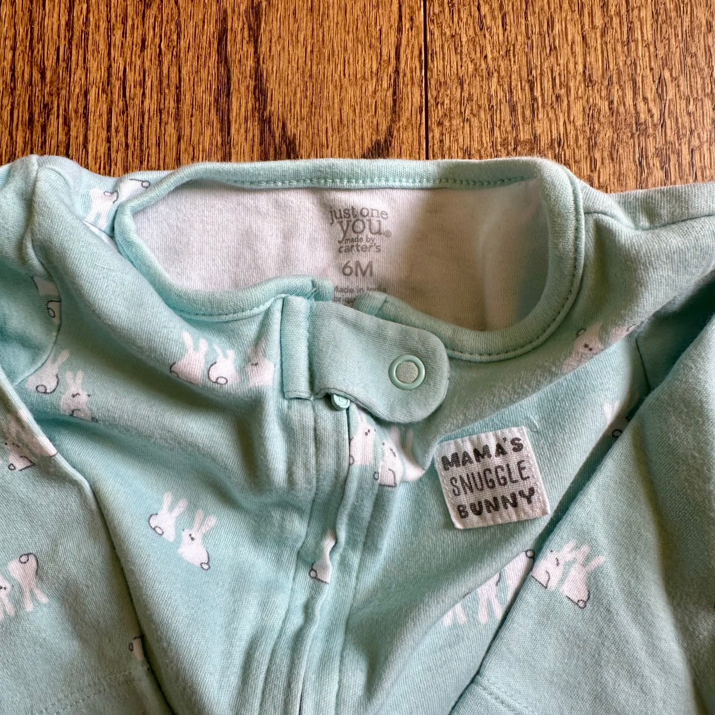 #95 EUC Carters "Mamas Snuggle Bunny" Mint Easter Sleeper, size 6 months