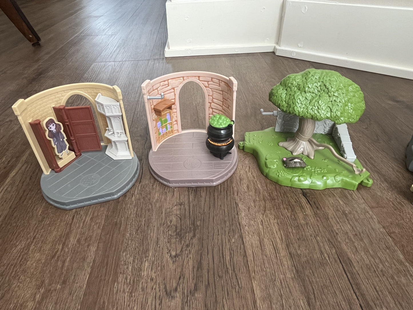 #124 EUC Wizarding World Harry Potter Castle & 3 Classrooms Set