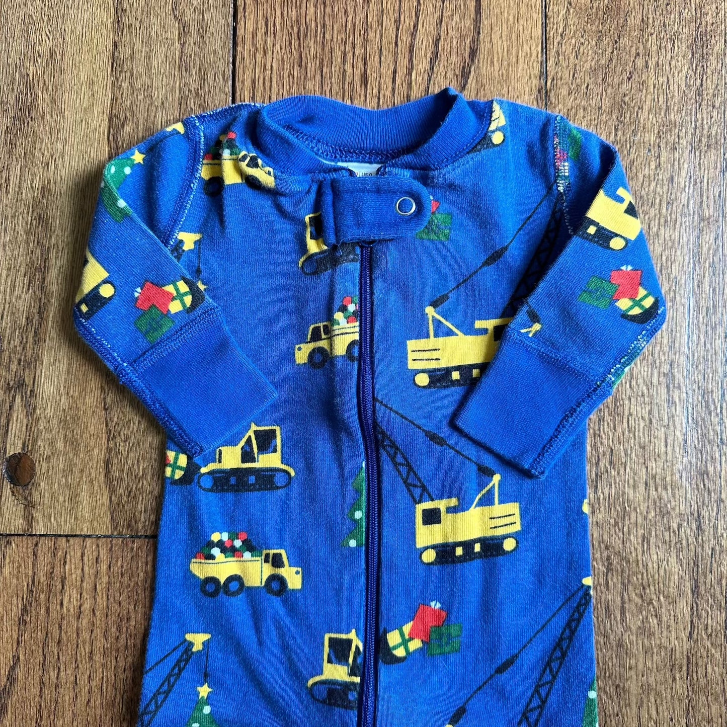#95 GUC Boys Hanna Andersson Blue Christmas Crew Sleeper, size 0-3 months