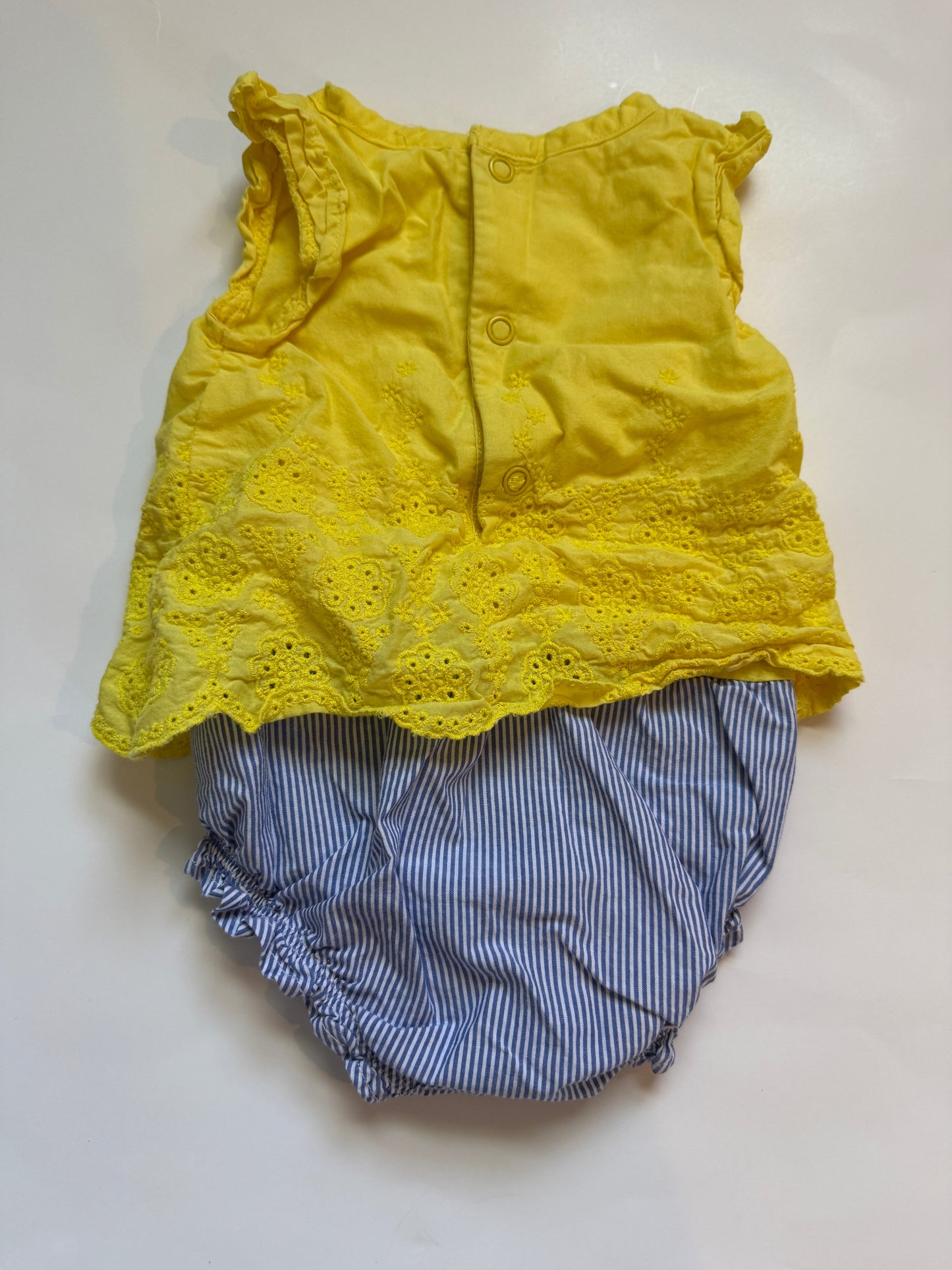 Seller #101 Old Navy boys small size 6-7 flannel button down