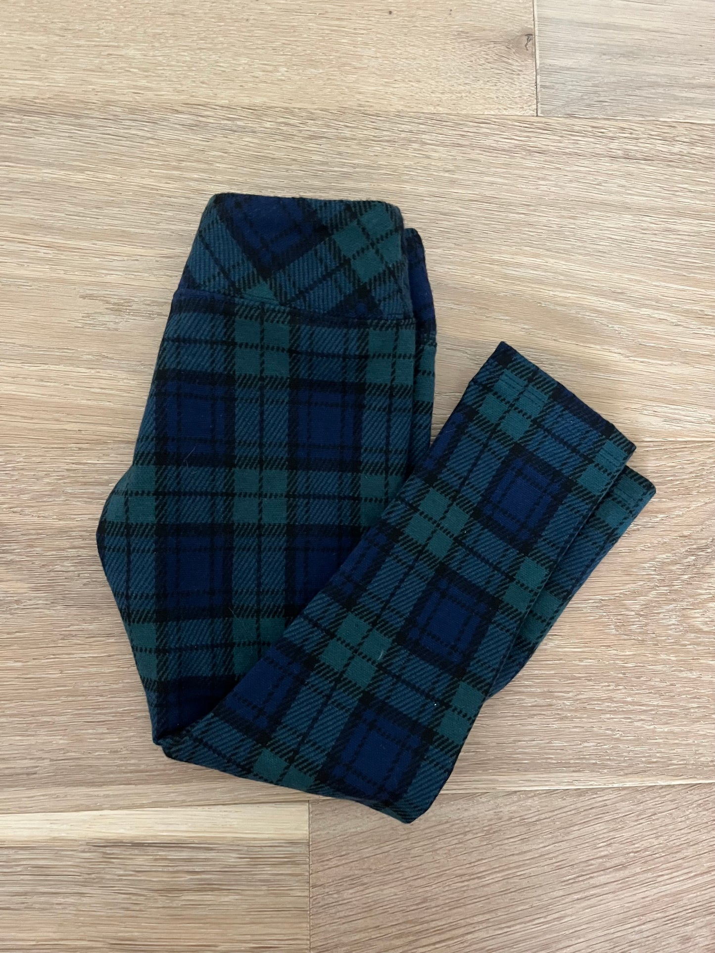 #110 Vineyard Vines Girls 4T Plaid Leggings
