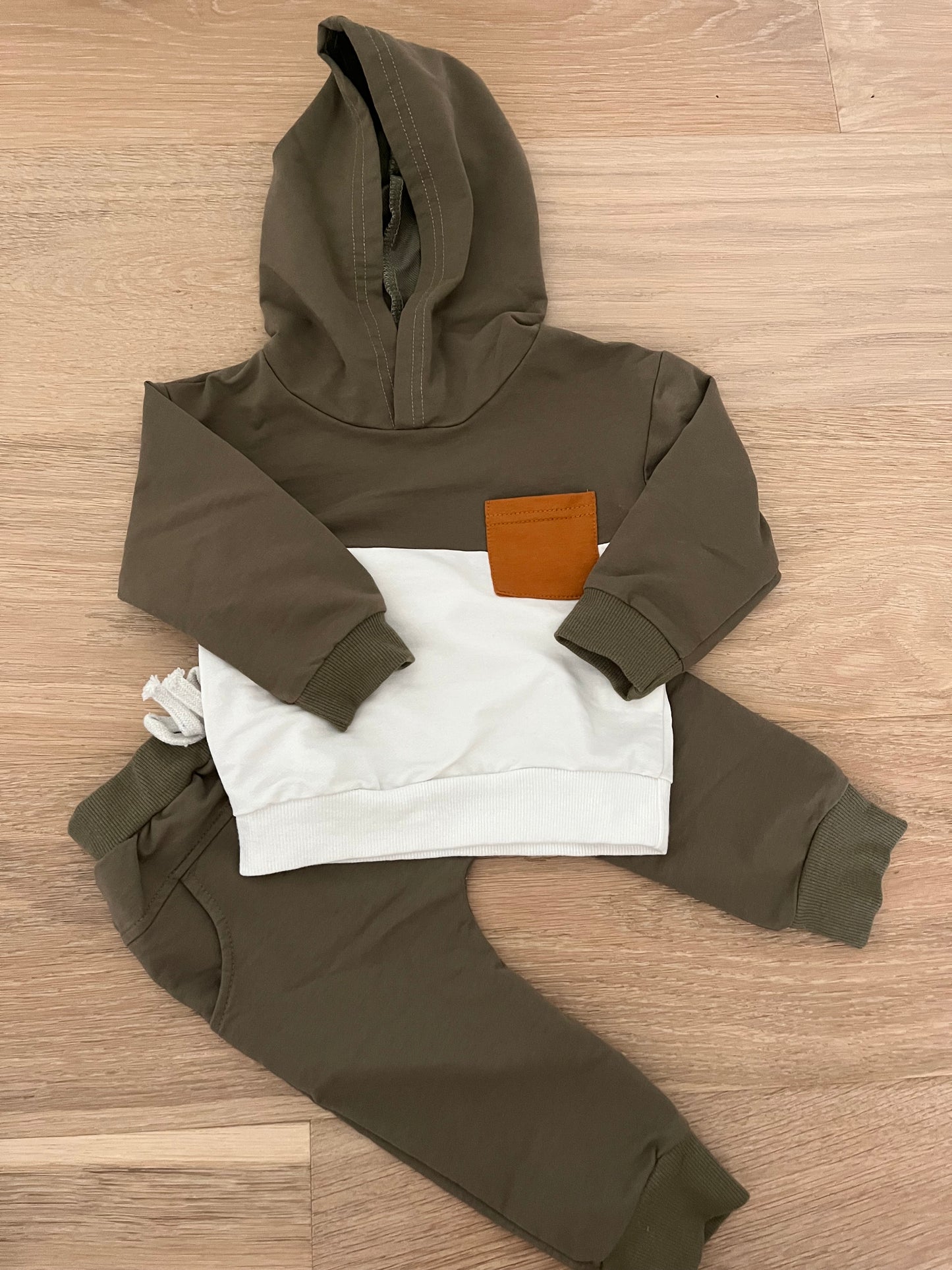 #110 Boys 2T Sweatshirt and Joggers Matching Set