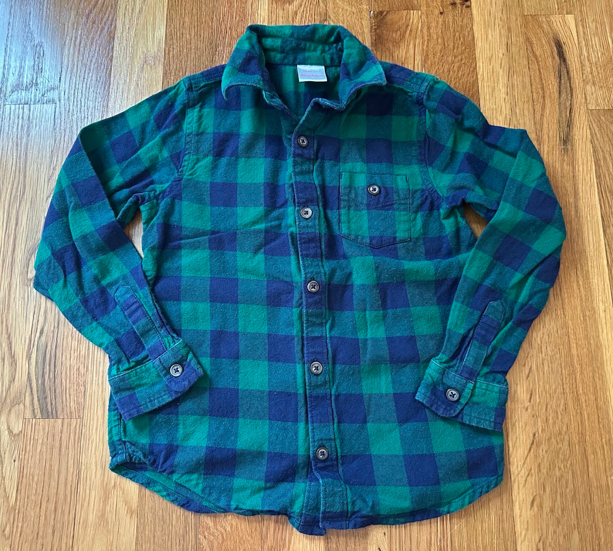Seller #101 Hanna Andersson boys 6-7 green/navy plaid flannel button down