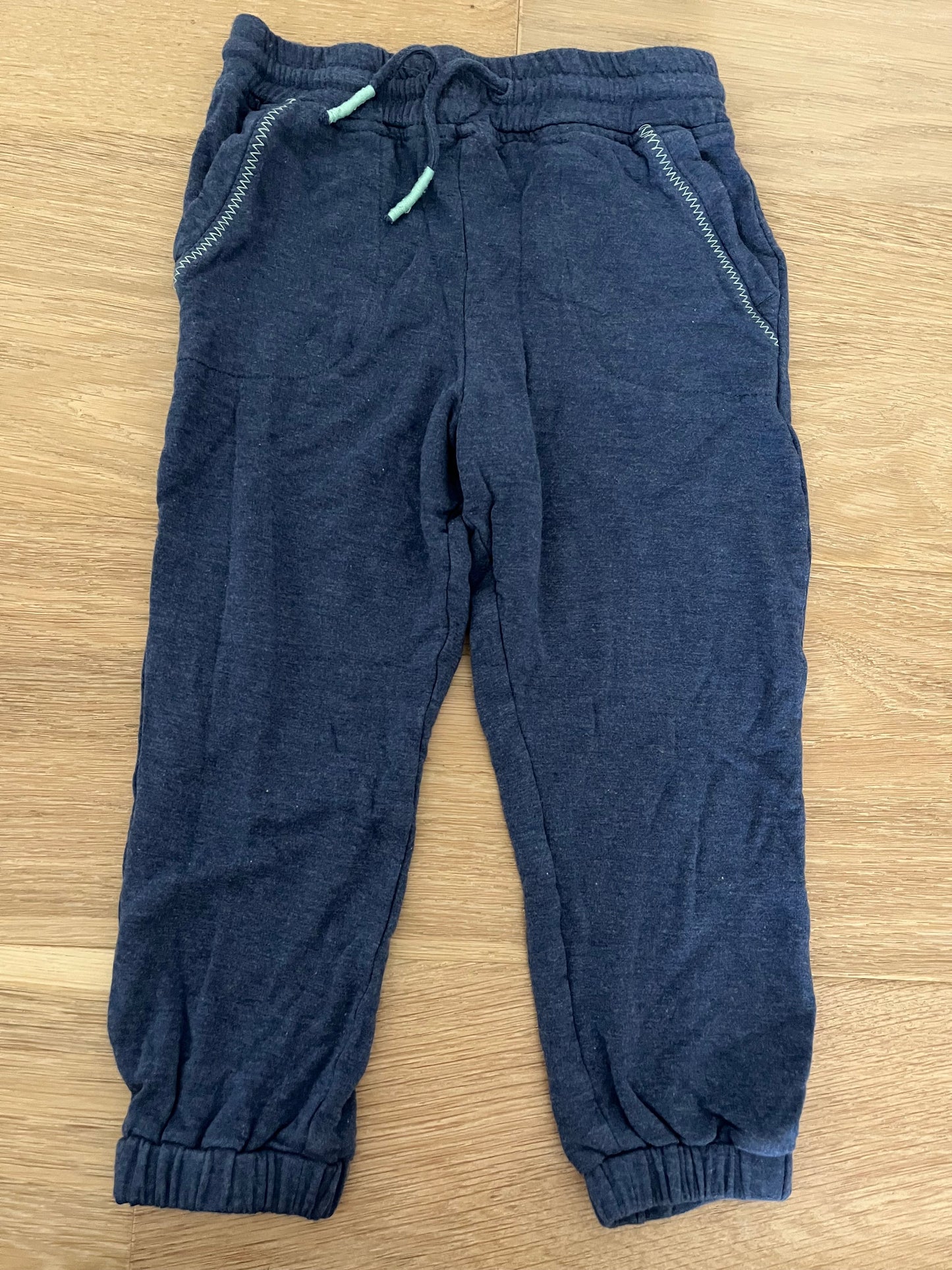 #110 Vineyard Vines Girls 4T Blue Sweatshirt and Joggers Set