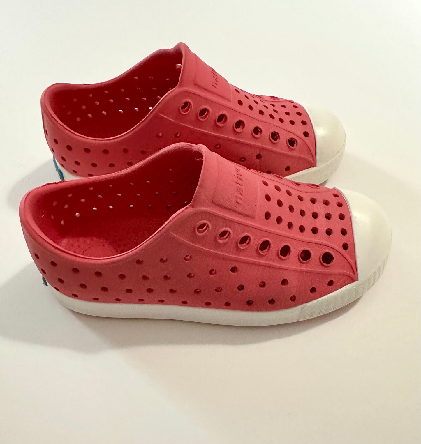 #48 Native girls shoes C10 bright pink