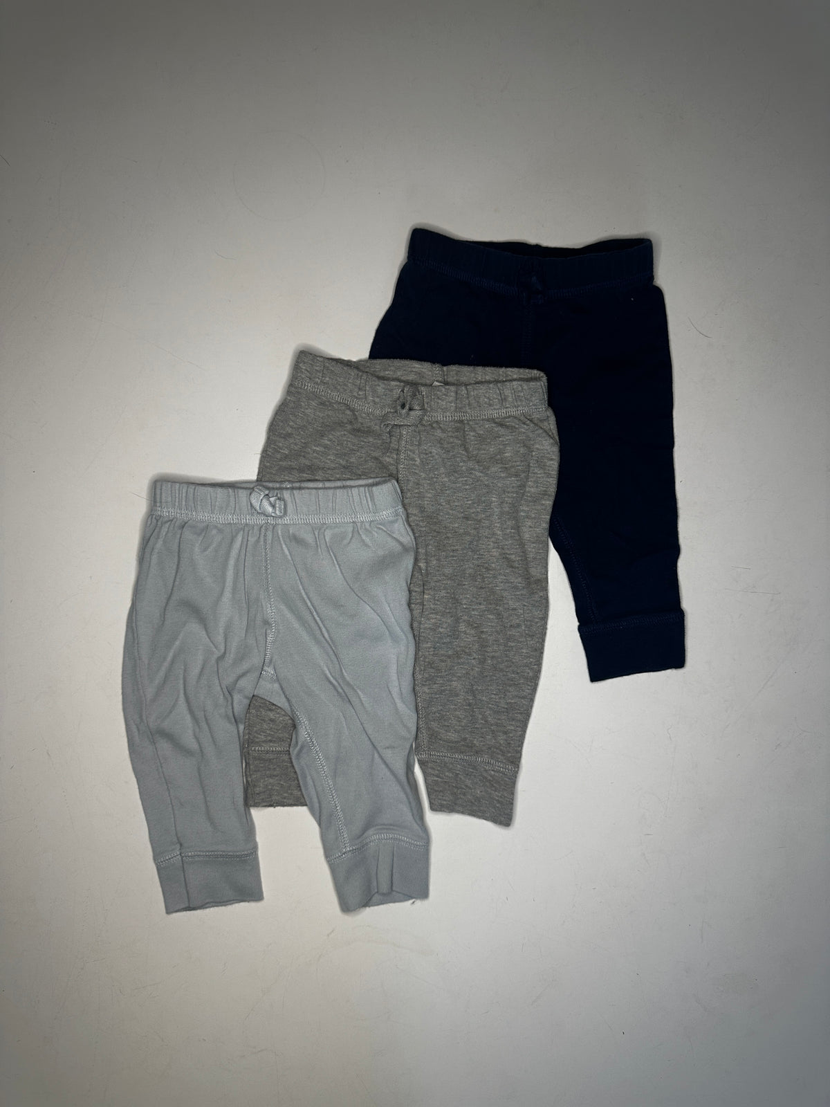 Seller #40 Carter's gender neutral pants bundle size 6 month
