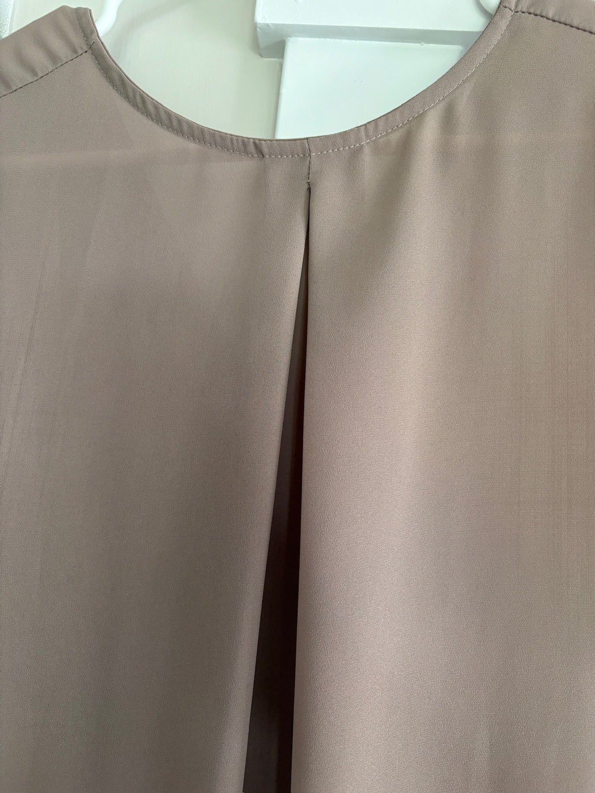 Seller #105 - Women's Medium Tan Lyss Loo Blouse VGUC