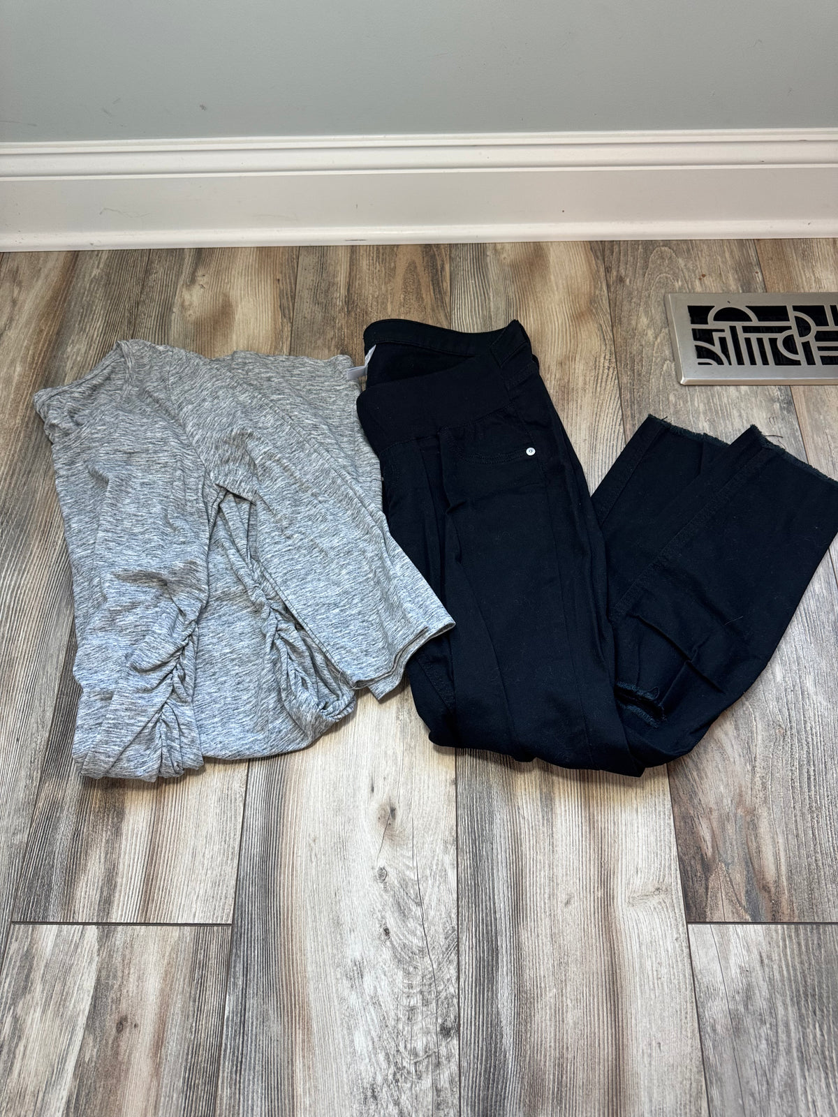 Seller #84 | EUC Motherhood Maternity Bundle - Size Medium