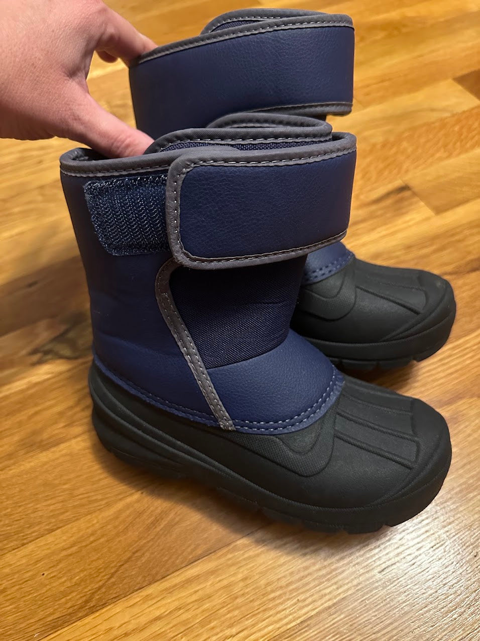 Seller #101 Cat & Jack boys size 1 navy blue snow boots