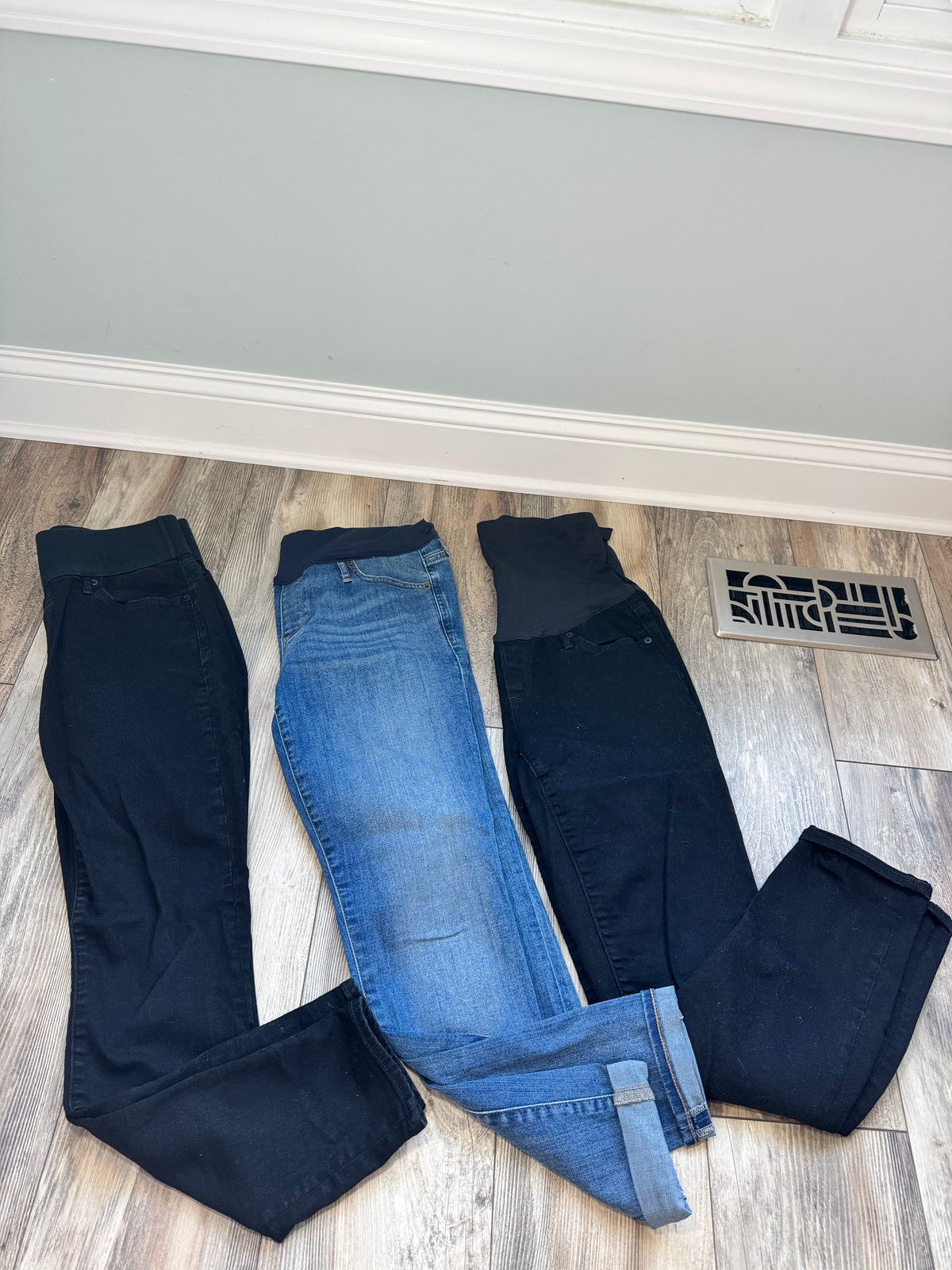 Seller #84 | EUC Maternity Size 8 Jean Bundle
