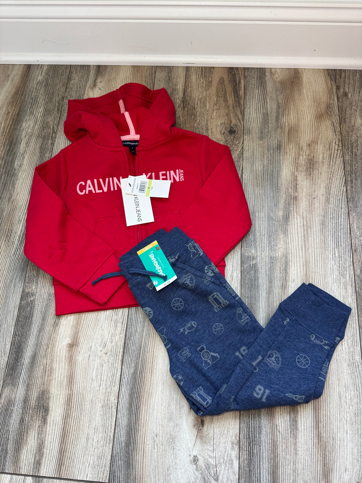 Seller #84 | NWT Hoodie & Sweats 3T