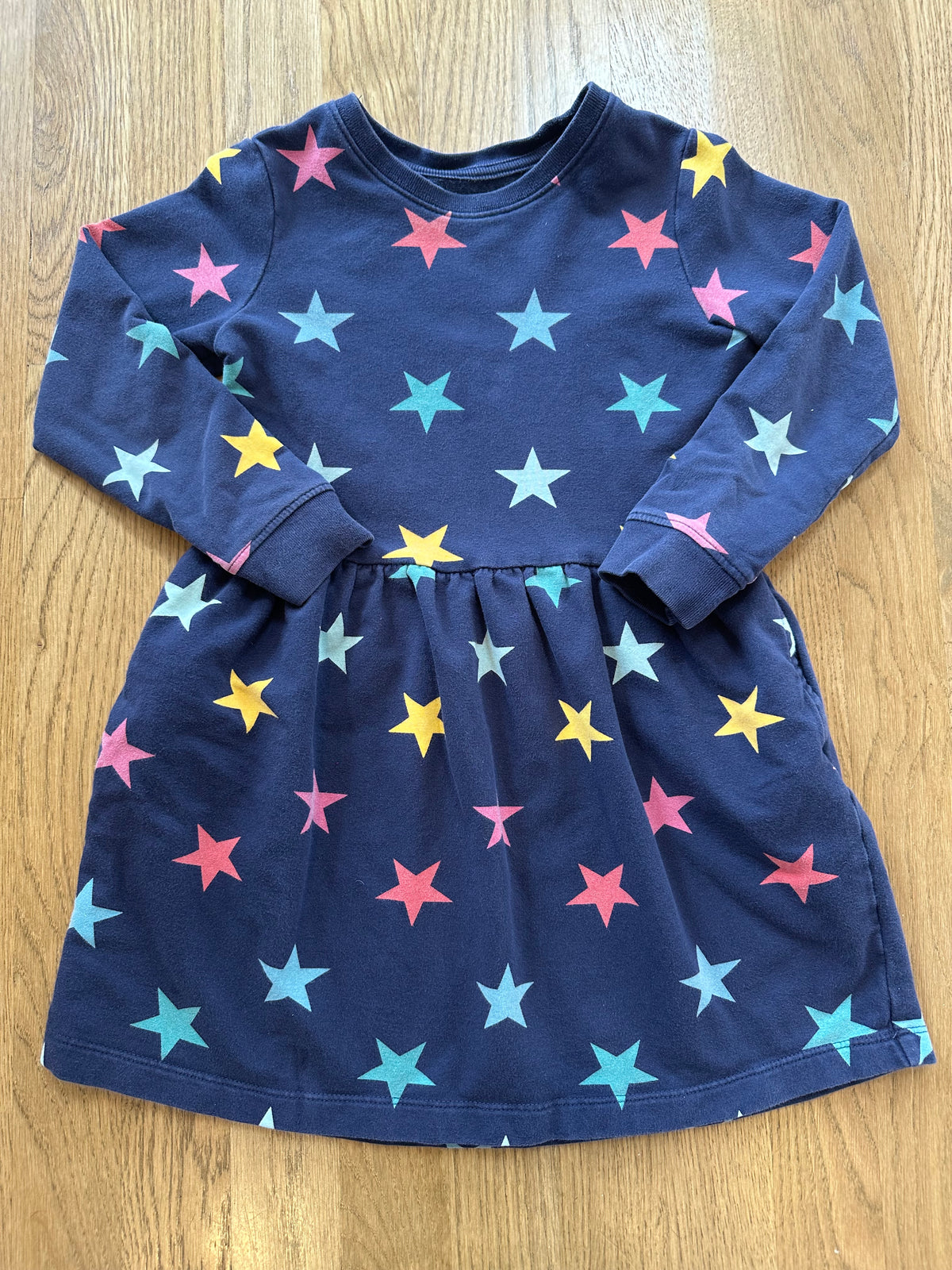#104 Primary girl navy dress 4-5 with stars(lightweight sweatshirt material, soft cotton)