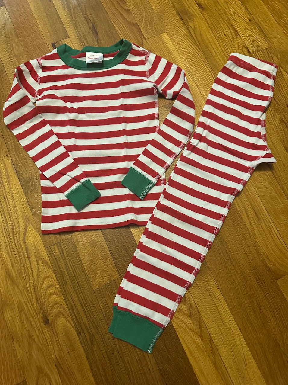 Seller #101 Hanna Andersson size 6-7 red/white/green pajamas