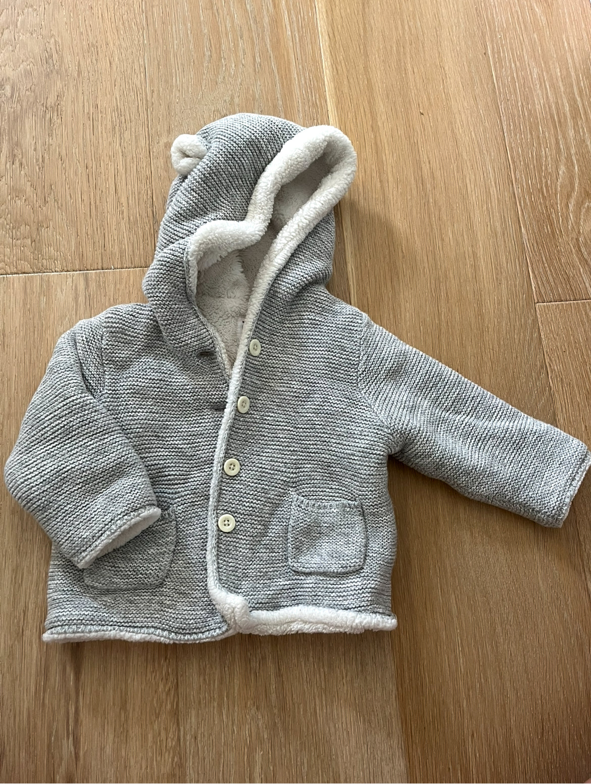 #110 Baby Gap 12-18 Months Gender Neurral Gray Sweater Jacket