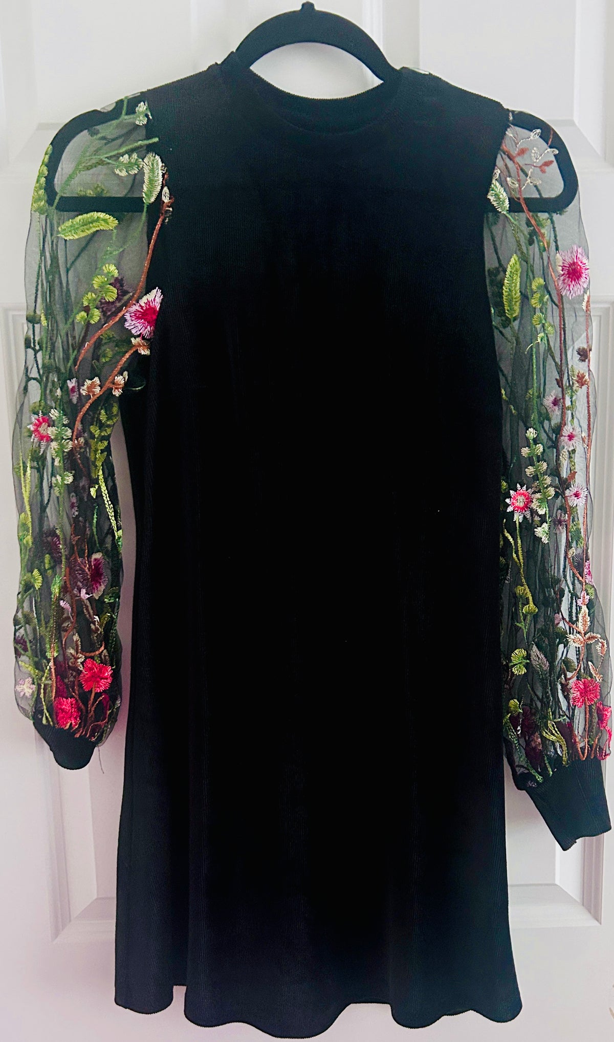 #15 Women’s XS Soft, Ribbed, Floral-Sleeve Dress